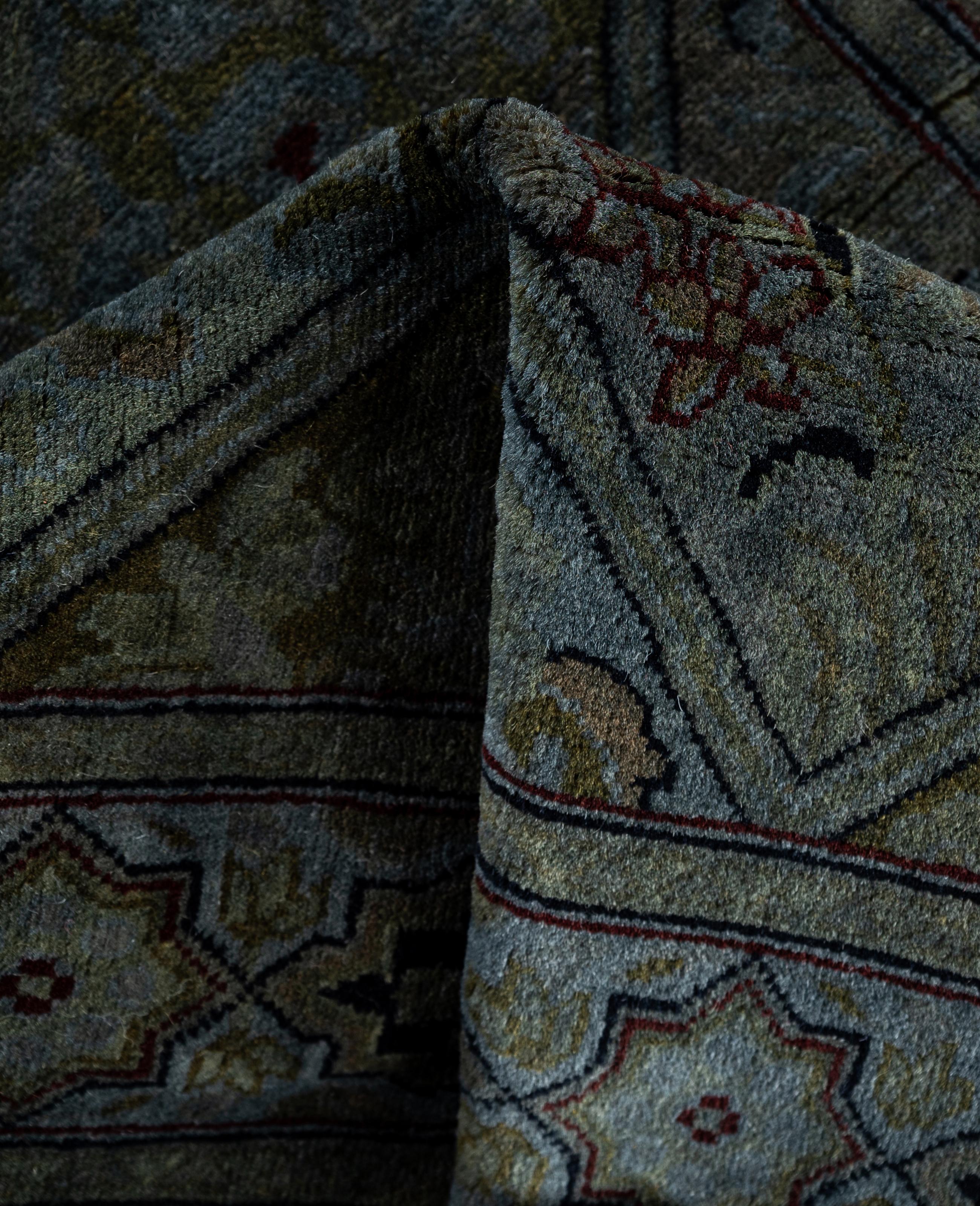 Laine Tapis de sol en laine gris surteint et unique en son genre 2' 1