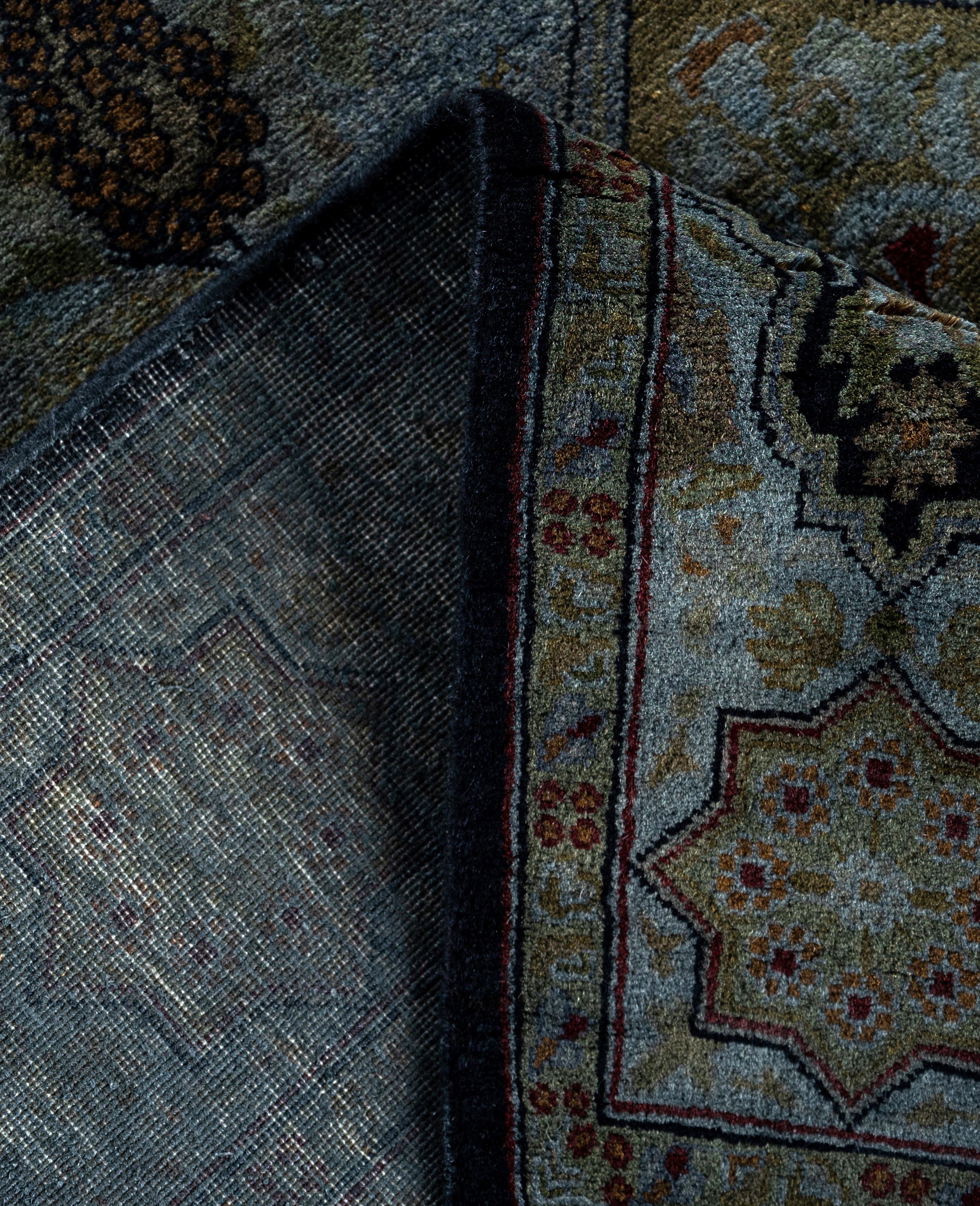 XXIe siècle et contemporain Tapis de sol en laine gris surteint et unique en son genre 2' 8