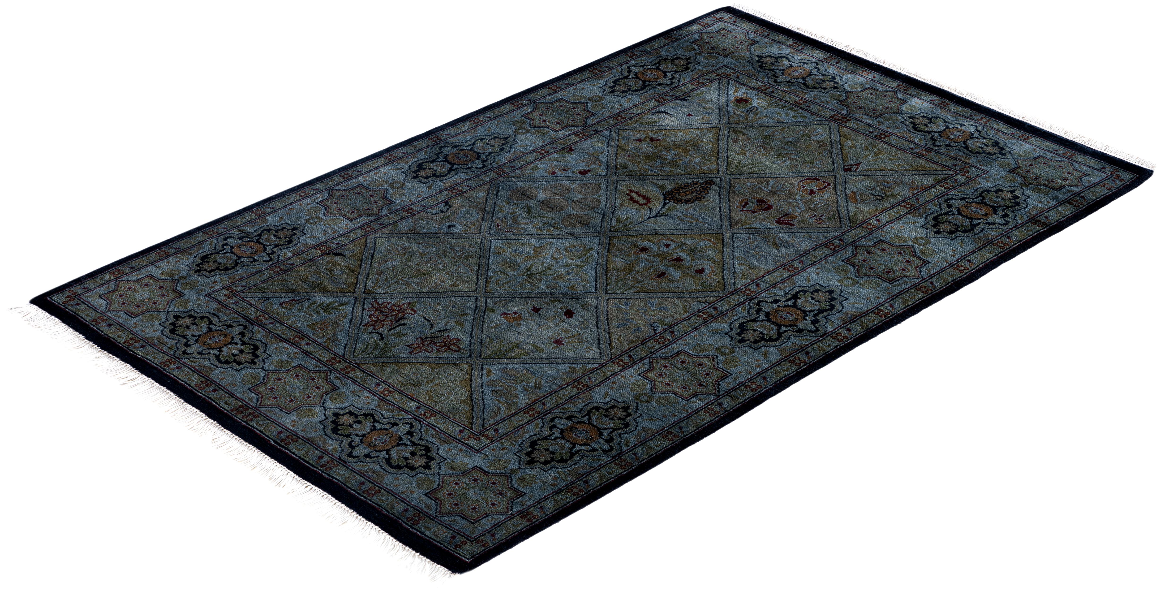 Tapis de sol en laine gris surteint et unique en son genre 2' 8