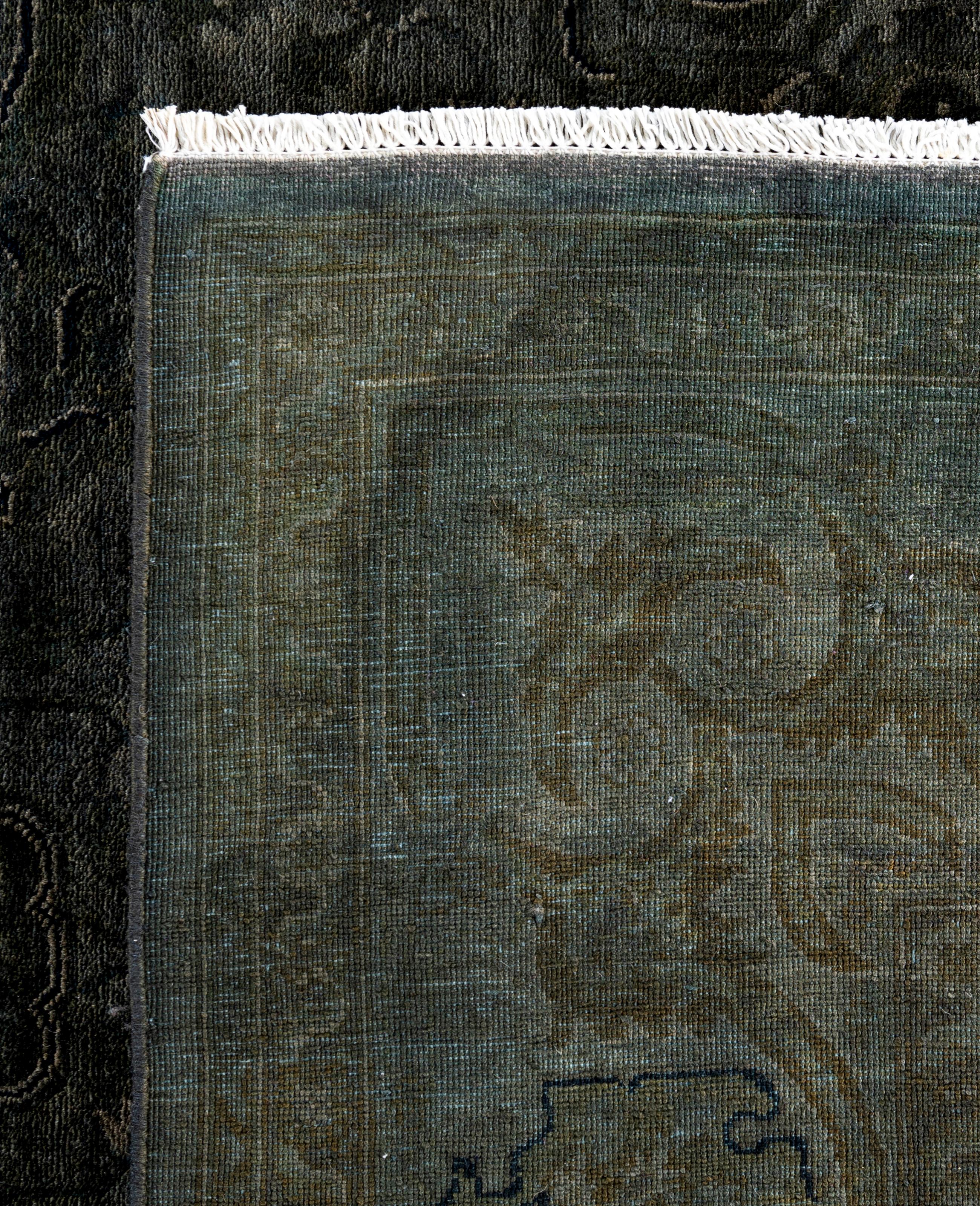 Tapis de sol en laine gris surteint unique en son genre 6' 1