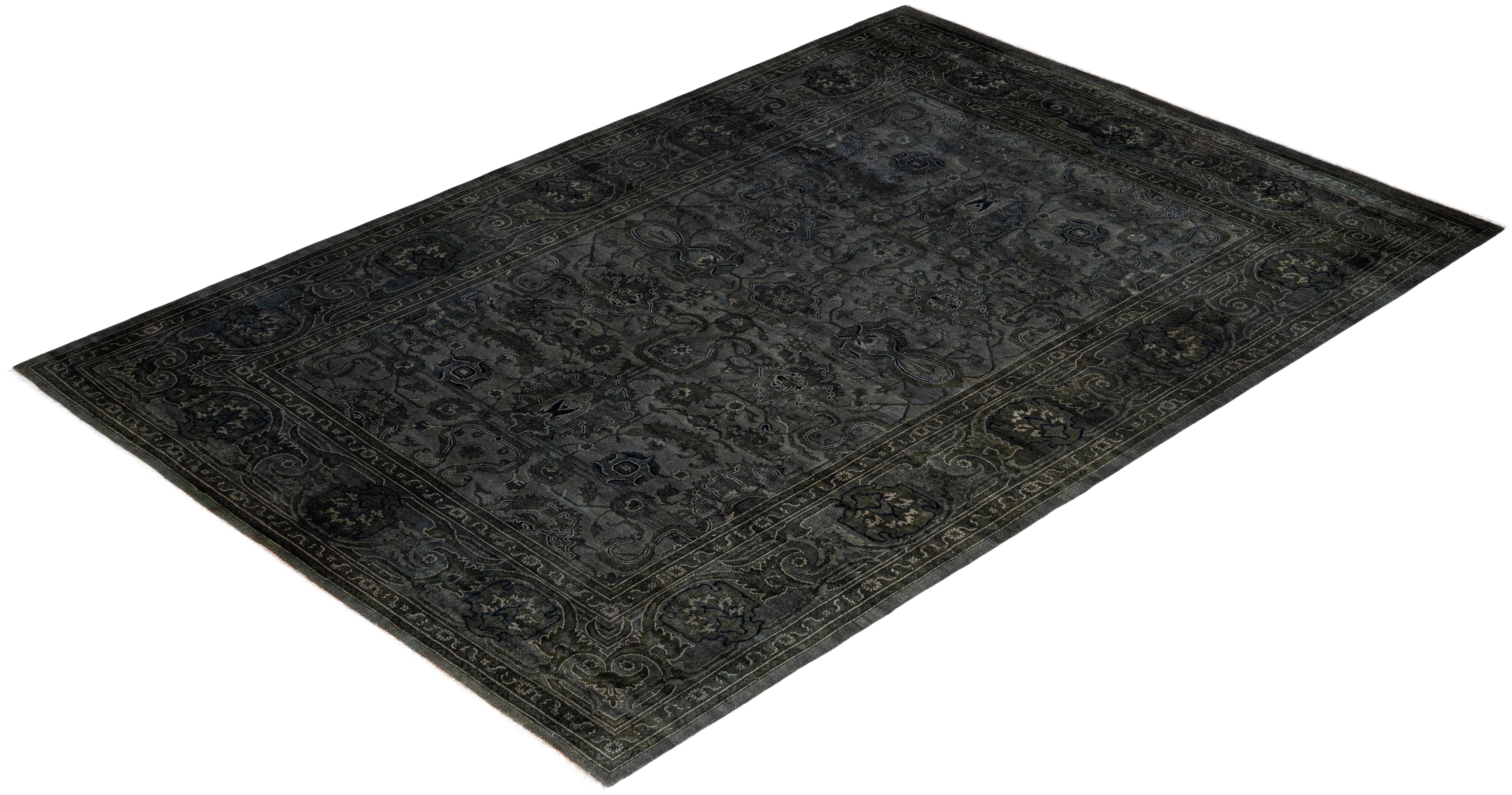 Tapis de sol en laine gris surteint unique en son genre 6' 1