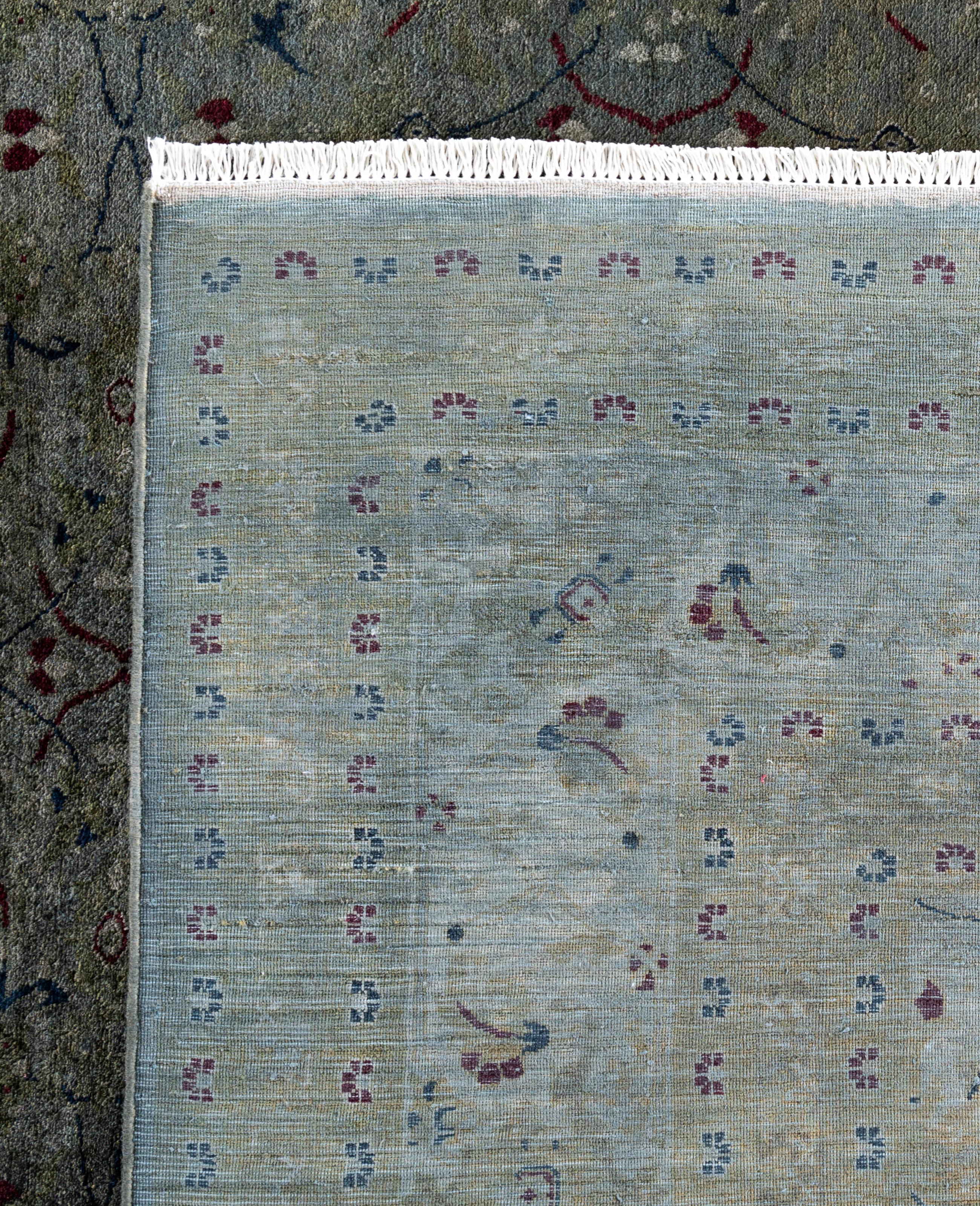 Tapis de sol en laine gris surteint et unique en son genre 8' 3
