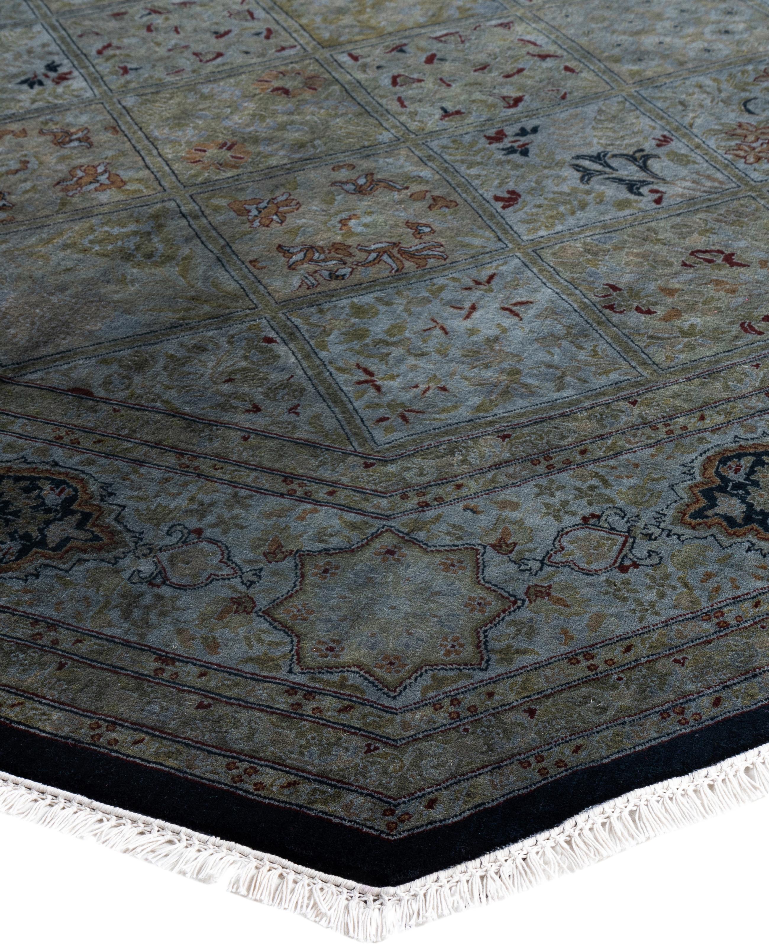Las alfombras Vibrance son la personificación de lo clásico con un toque especial: motivos tradicionales teñidos de colores brillantes. Cada alfombra anudada a mano se lava con un tinte botánico 100% natural que revela matices ocultos en los