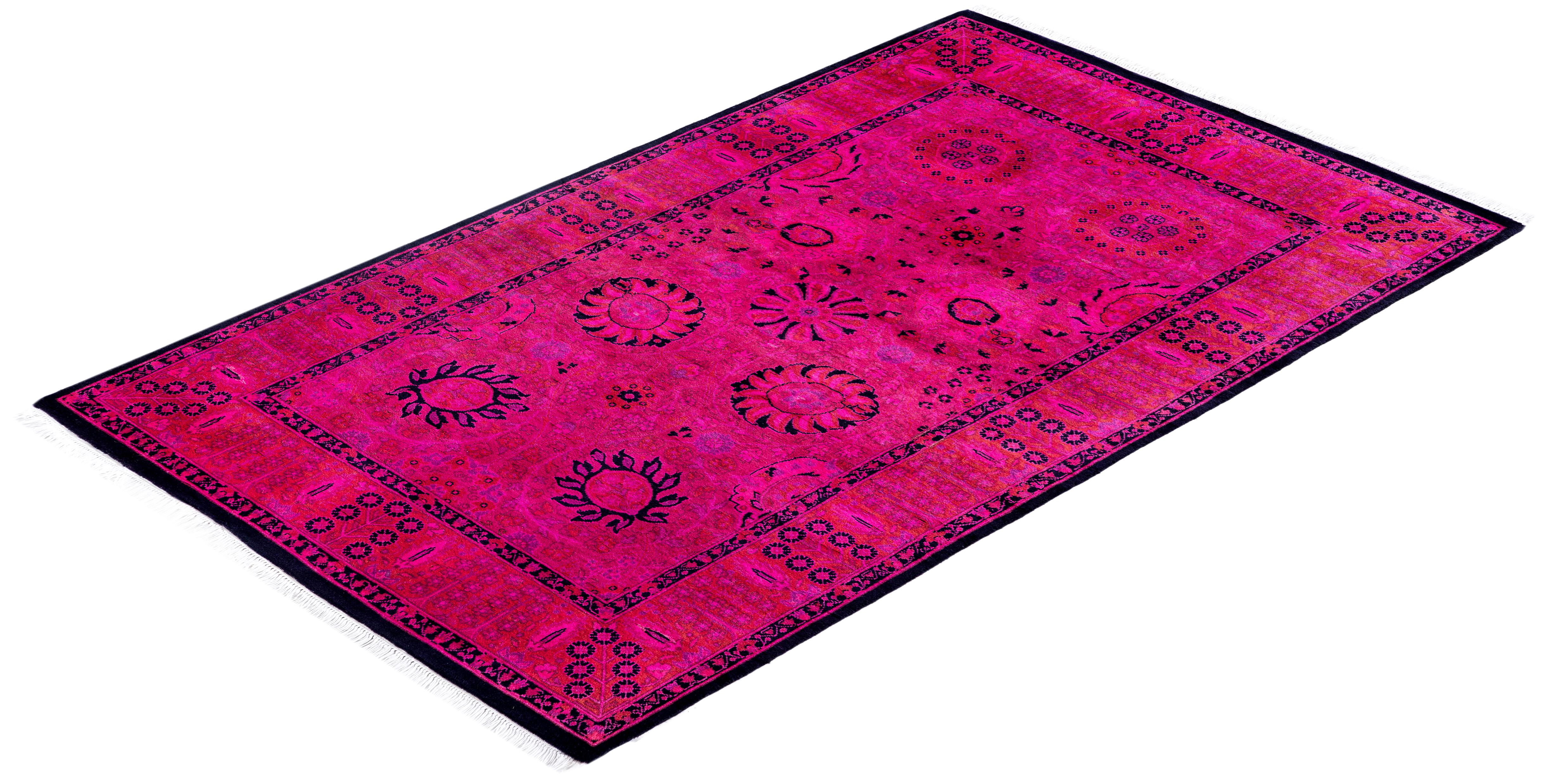 Tappeto per l'area rosa in lana Overdyed One-of-a-Kind 3' 1