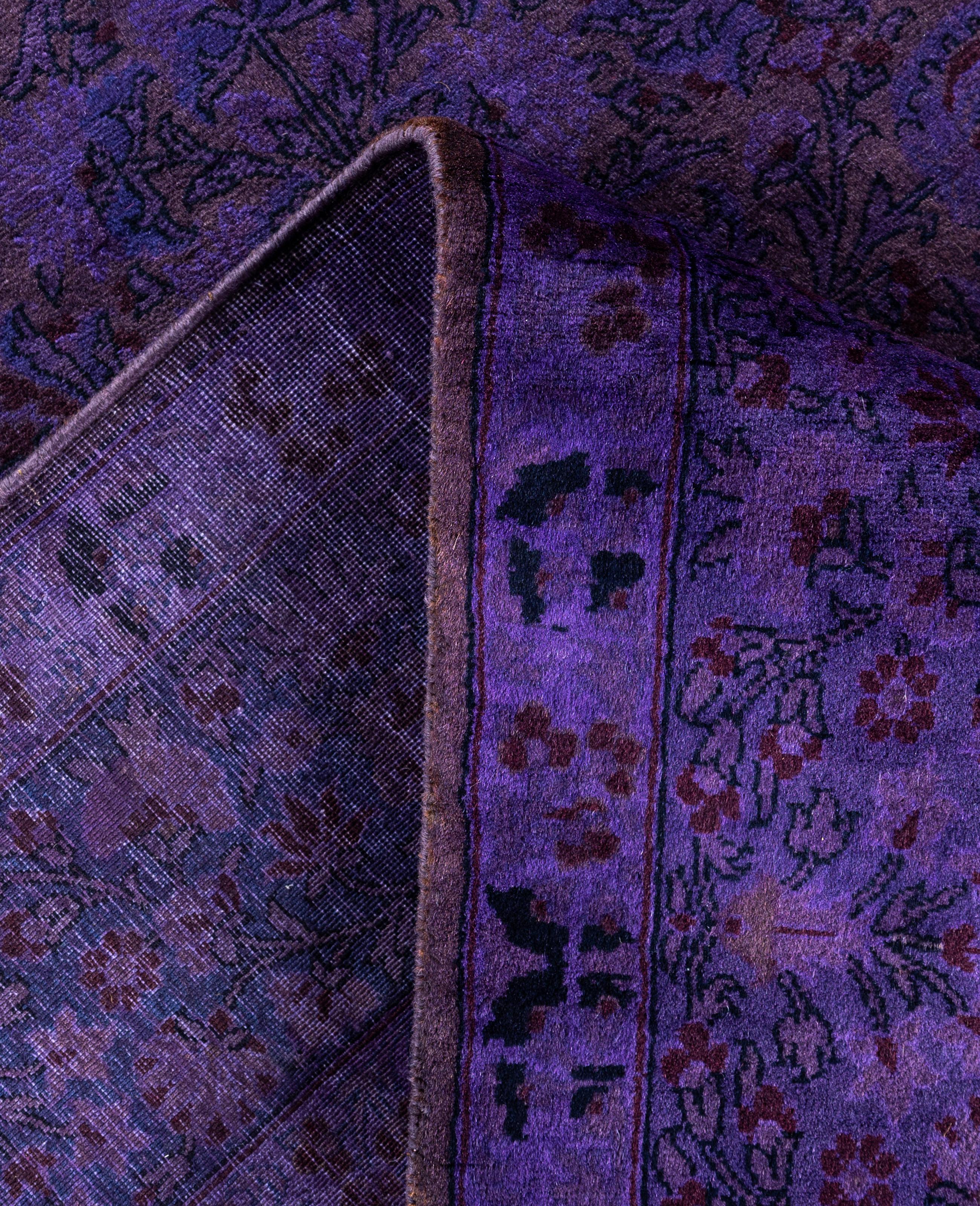 XXI secolo e contemporaneo Tappeto per l'area viola in lana Overdyed One-of-a-Kind 4'6