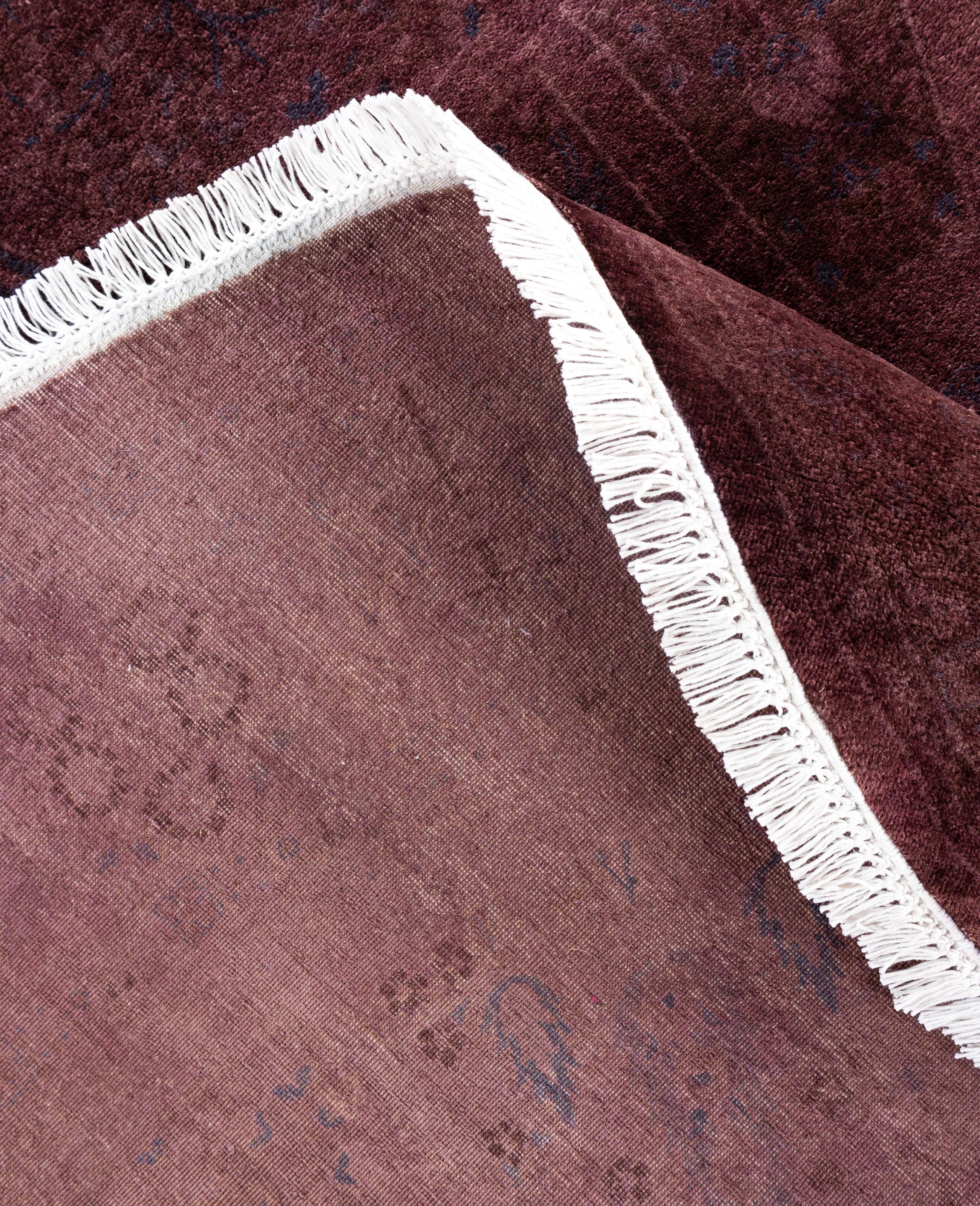 XXIe siècle et contemporain Tapis rond en laine surteintée unique en son genre pourpre 6' 1