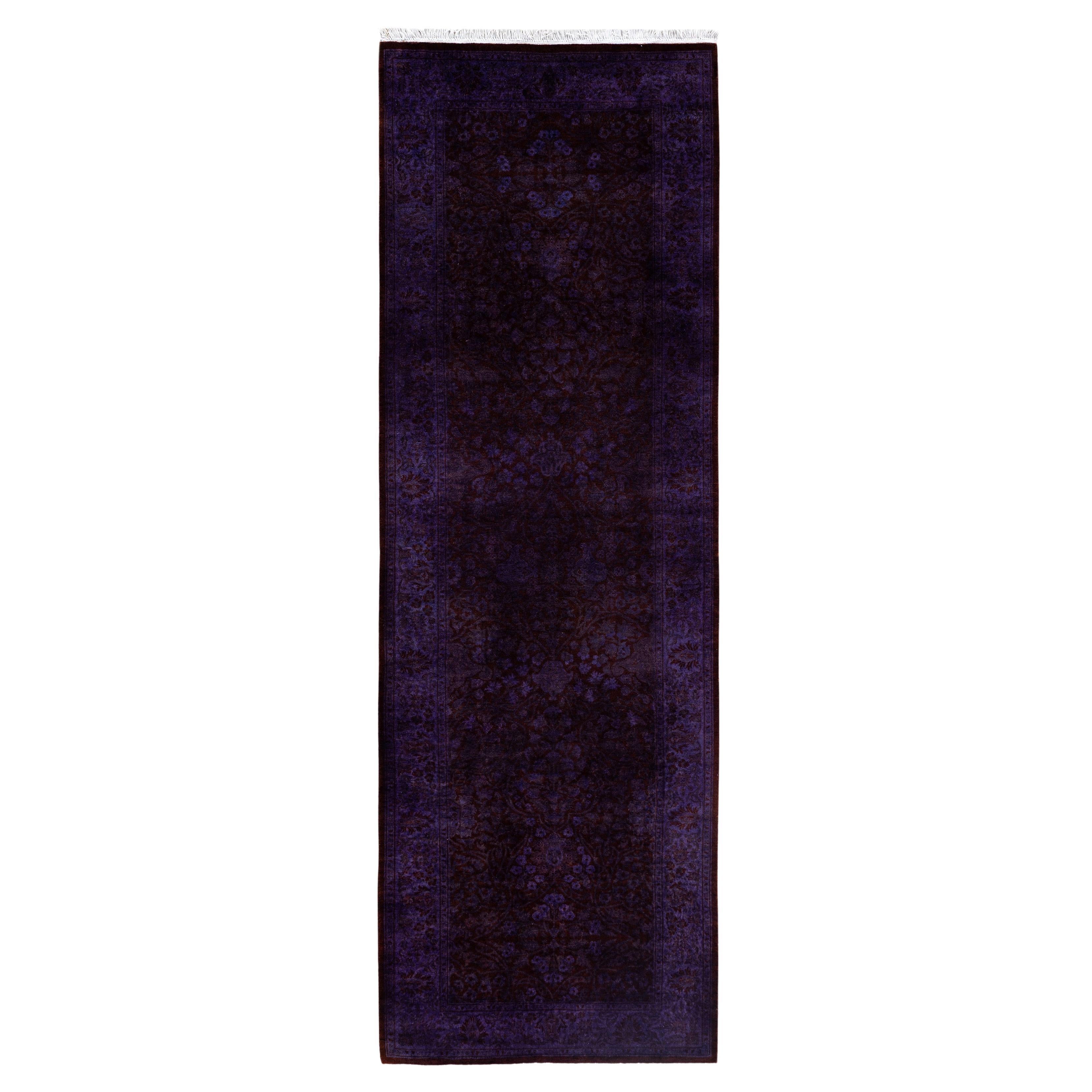 Overdyed One-of-a-Kind Wolle Lila Läufer 2' 8" x 8' 3" im Angebot