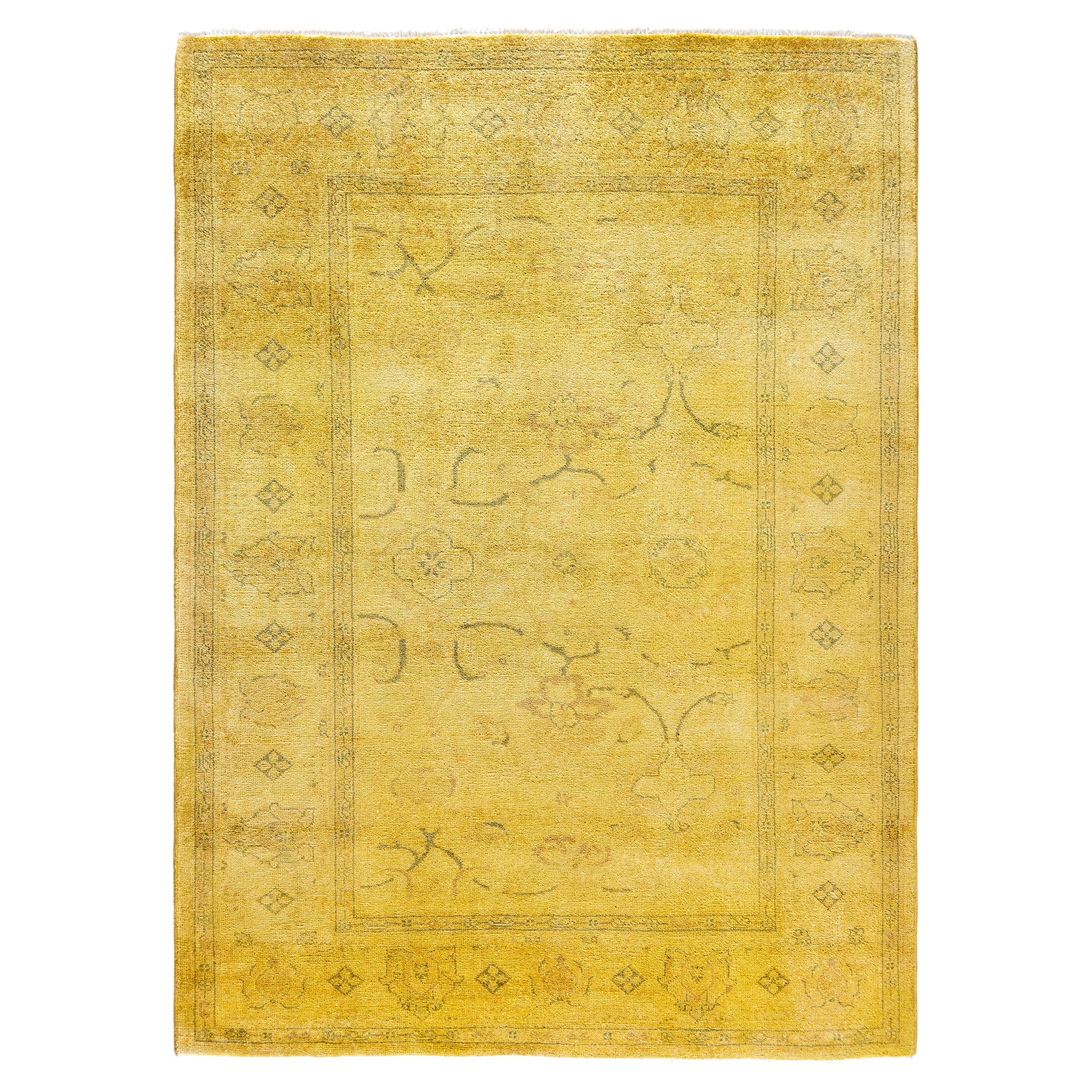 Tapis de sol en laine surteint unique en son genre jaune 4' 2" x 5' 9"
