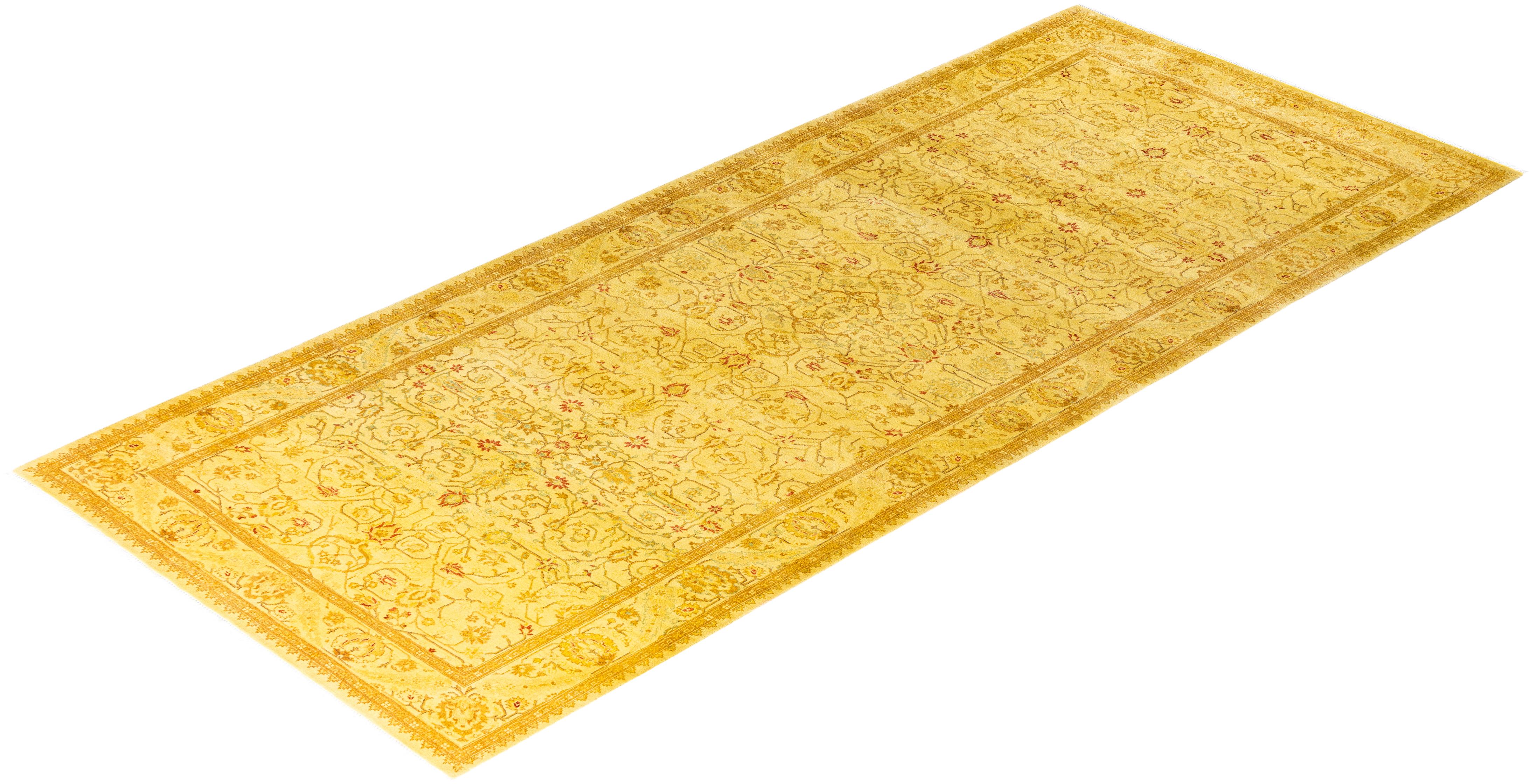 Tapis de sol en laine jaune surteintée unique 4' 3