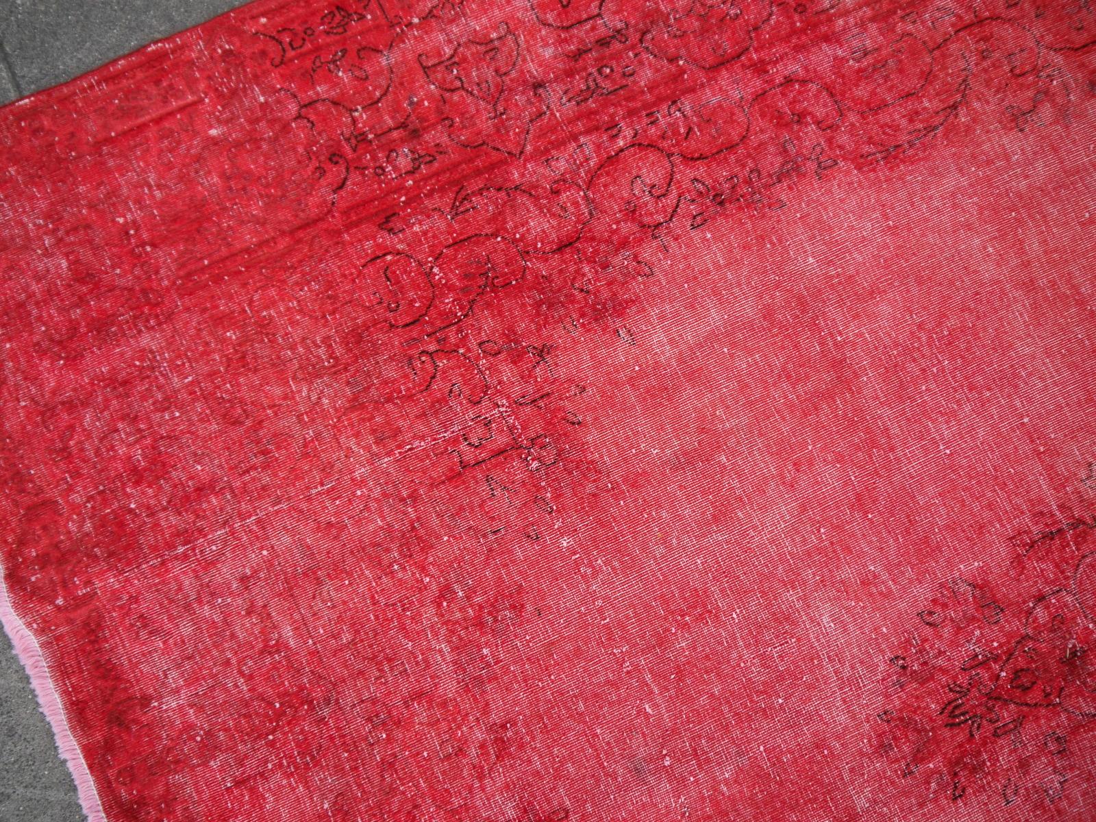 Overdyed Red Turkish Vintage Rug with Industrial Look (Handgeknüpft)