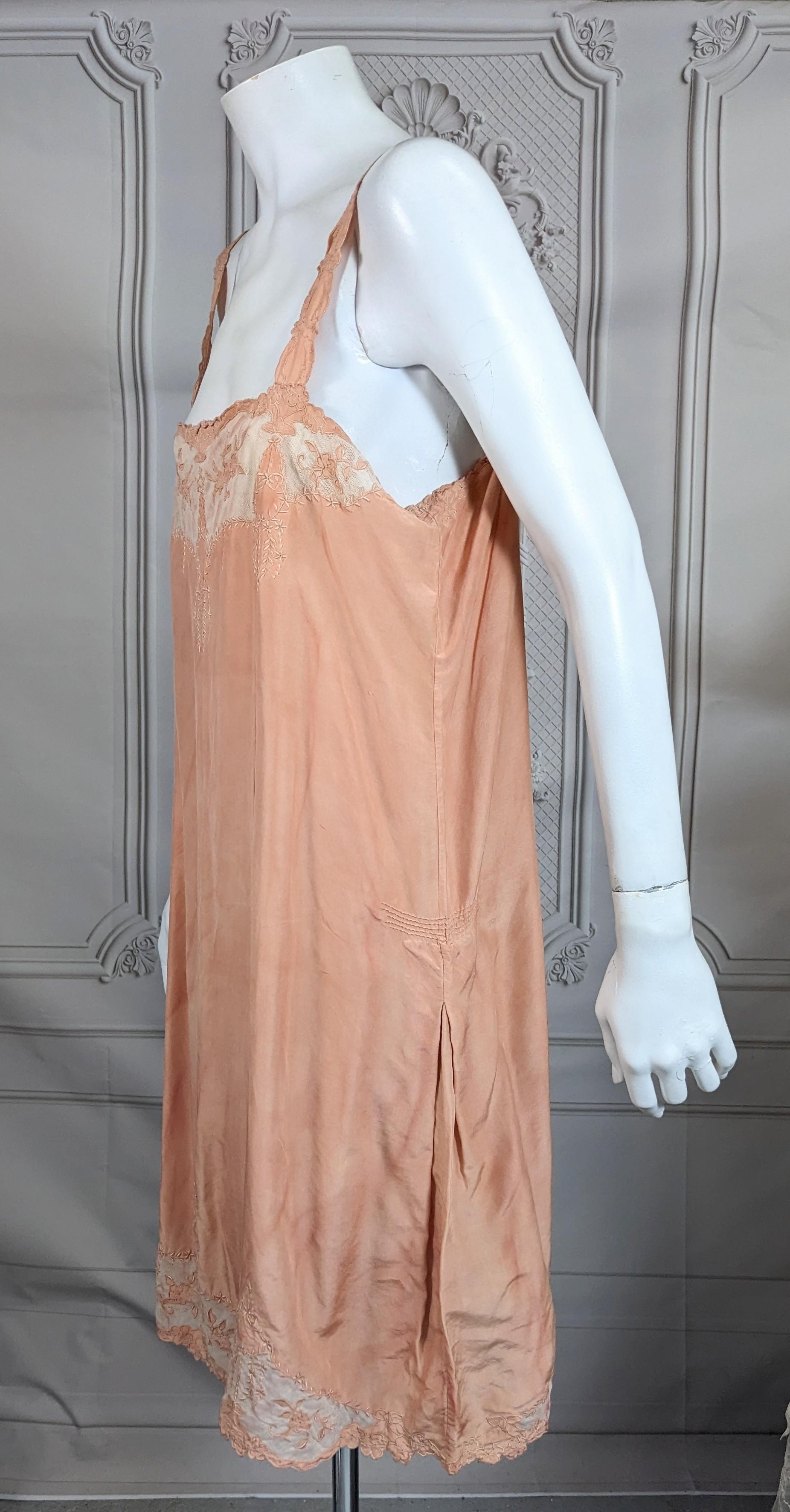 Beige Teddy in crepe di seta sovratinto e tulle in vendita