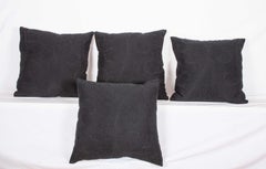 Surteinte Vintage Minimaliste, Moderne, Taies d'oreiller Suzani, Milieu du 20ème siècle