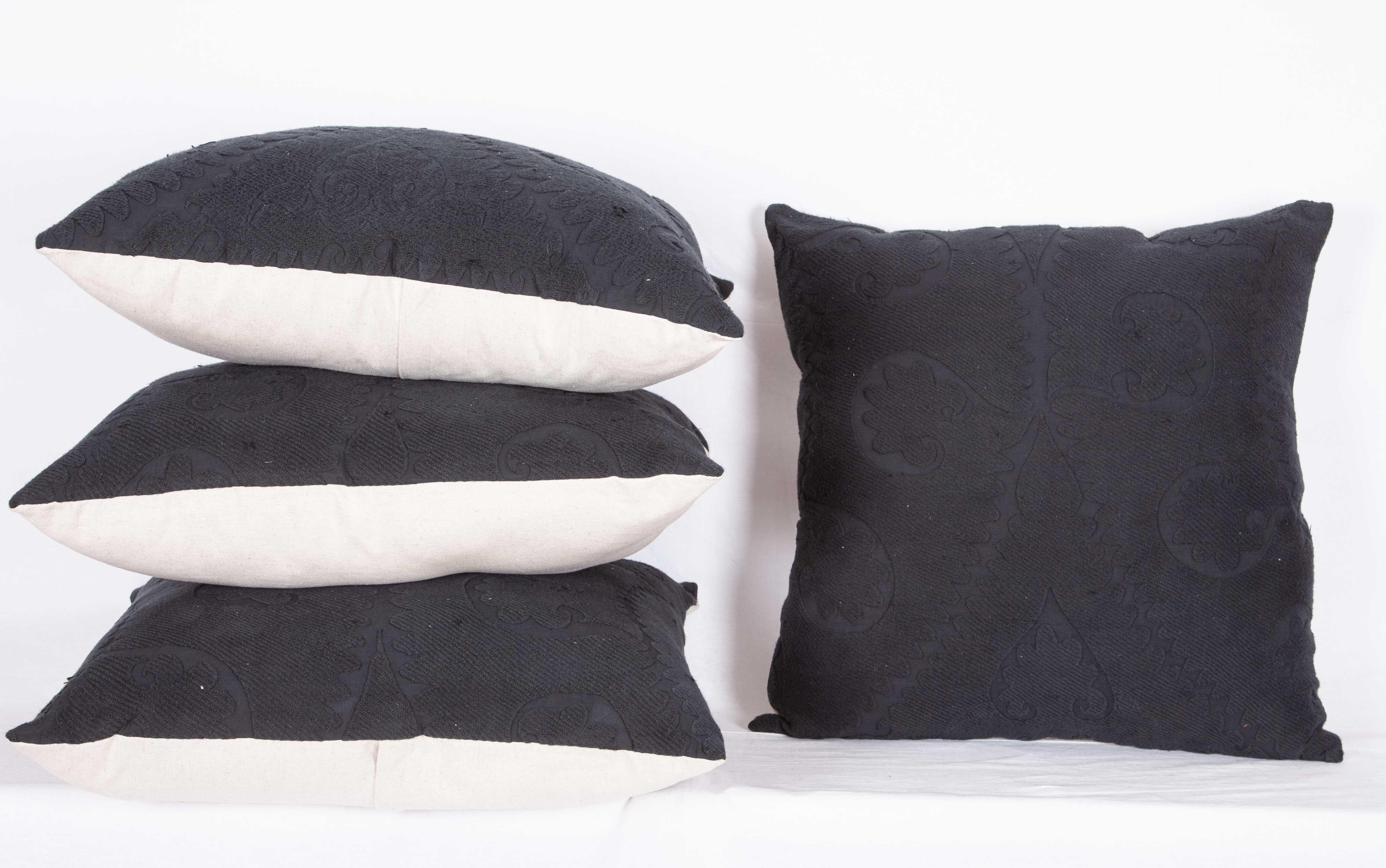 Lin Boîtes d'oreillers Suzani vintage minimalistes et modernes, milieu du XXe siècle en vente