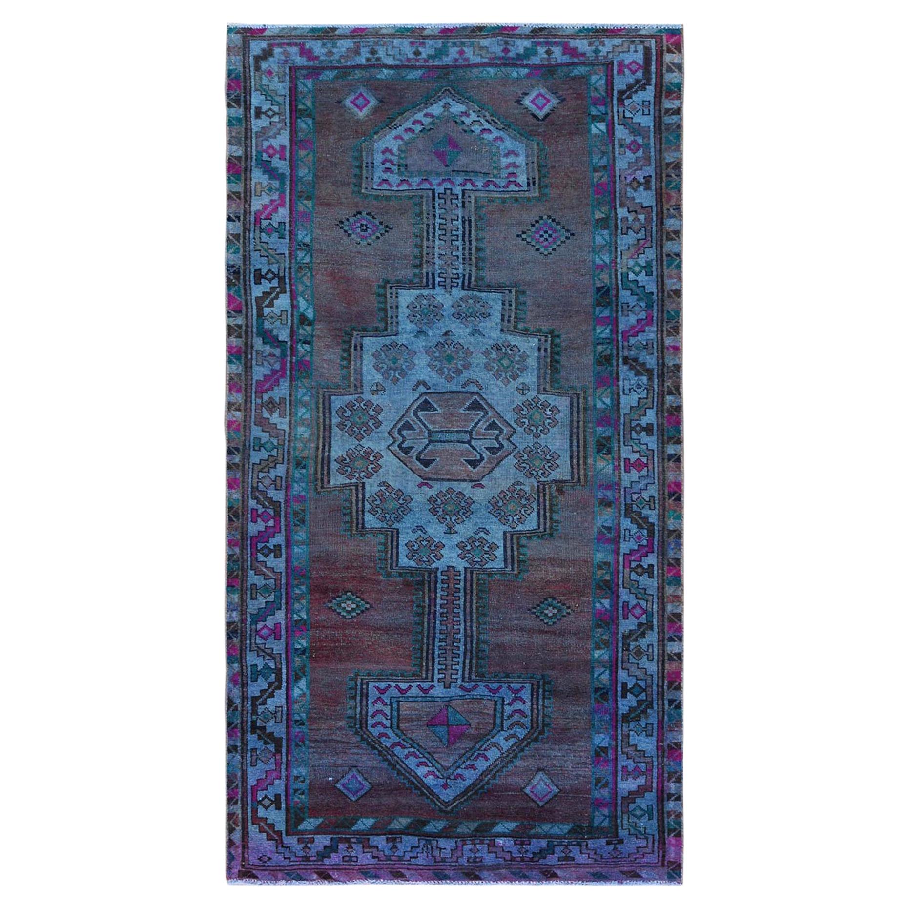 Handgeknüpfter persischer Overdyed Vintage-Teppich aus gegossener Wolle in Rot und Rosa im Angebot
