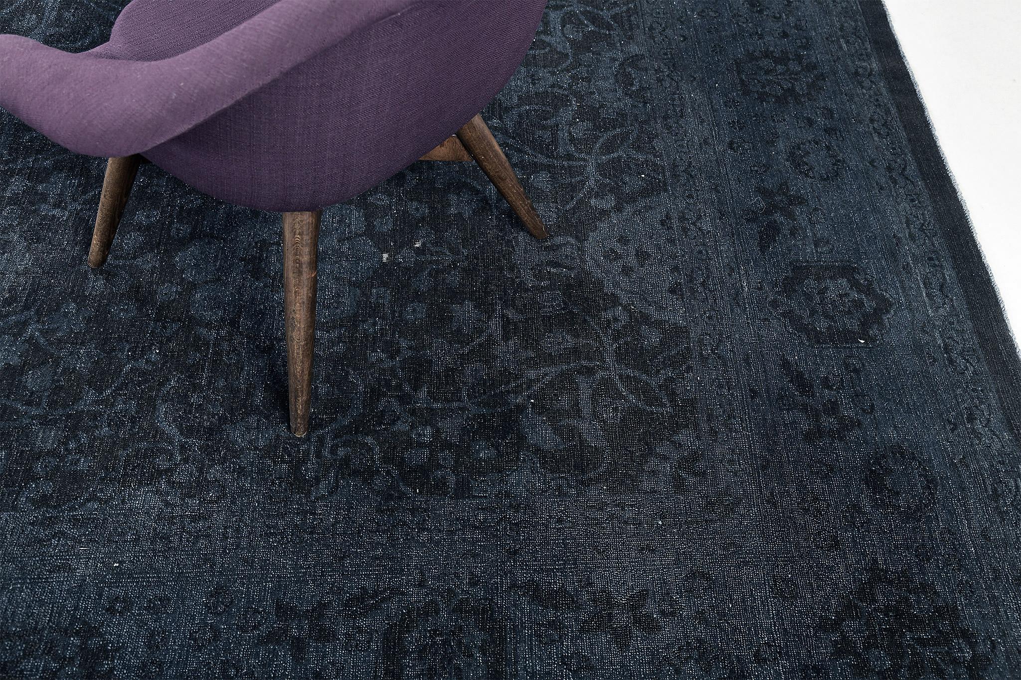 Tapis Revival Tabriz antique surteint de style vintage en vente 1