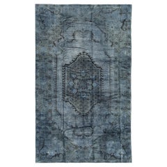 Überfärbter türkisch-anatolischer Vintage-Teppich