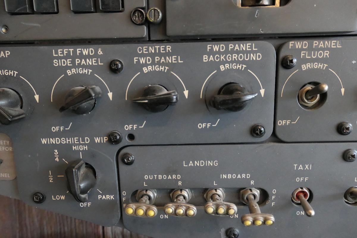 Overhead Boeing 727 Cockpit Overhead Panel In Fair Condition For Sale In saint ouen, FR