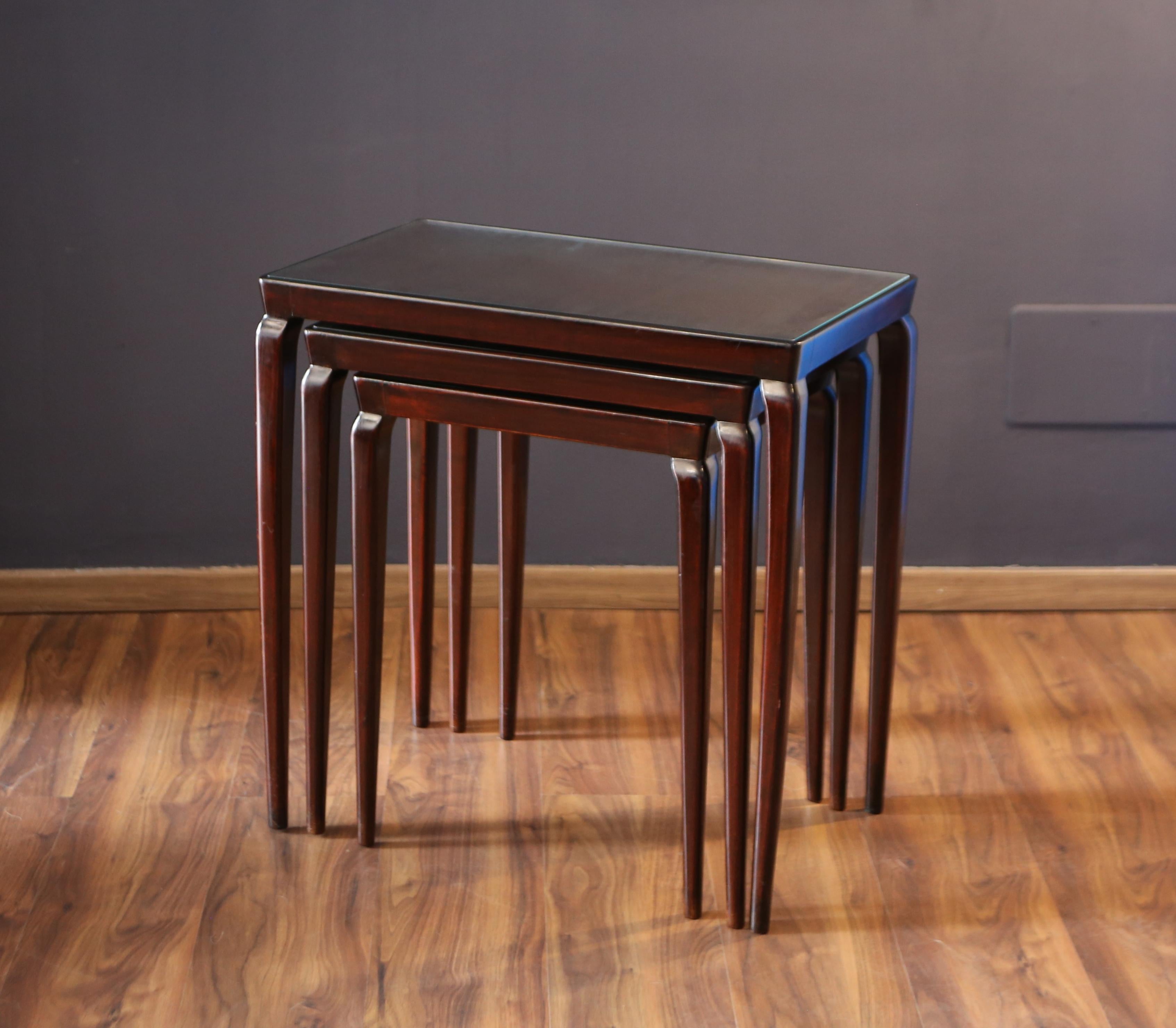 Overlapping Tables in Walnut Wood by Osvaldo Borsani for Atelier Borsani Varedo In Excellent Condition In Vigevano, PV