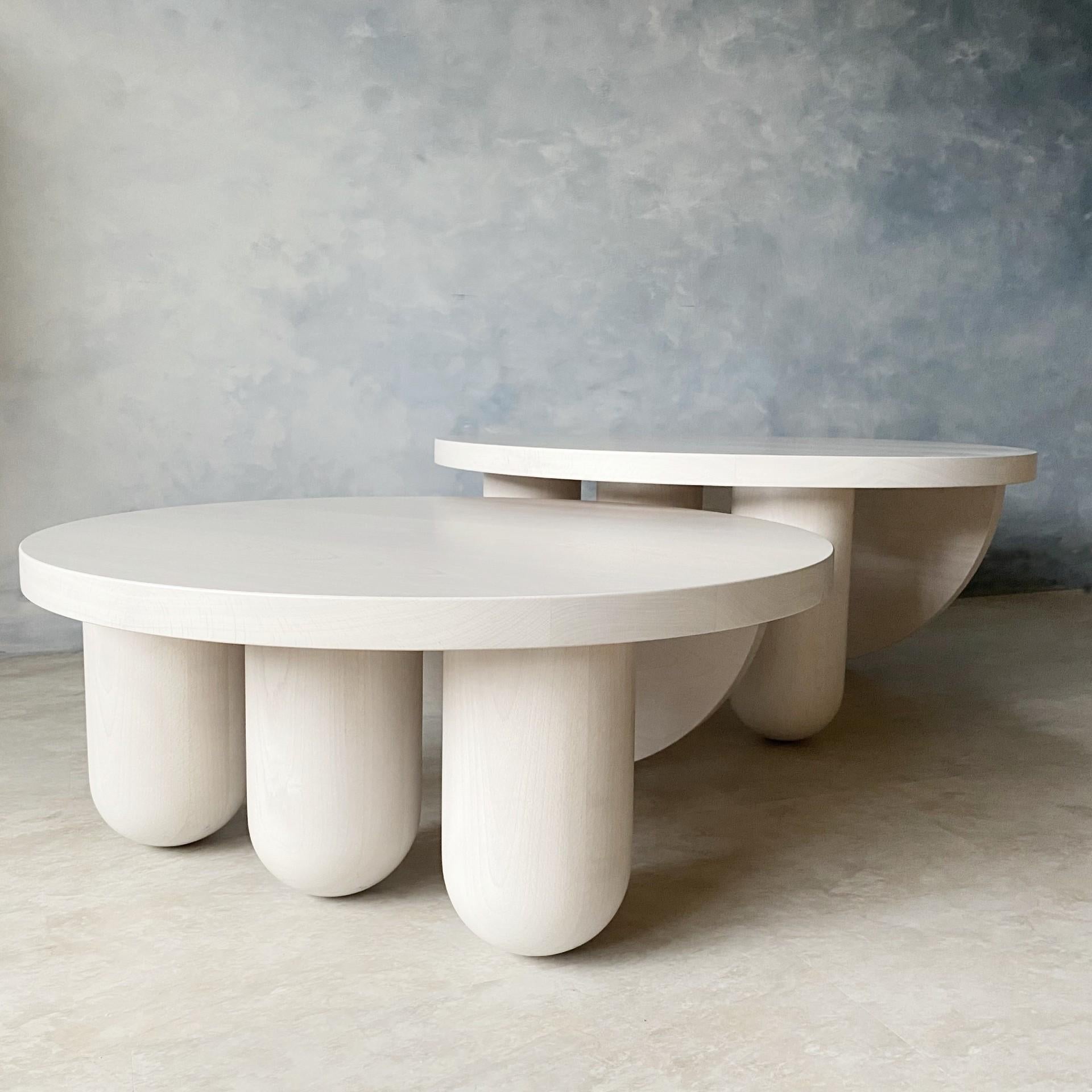 Moderne Tables basses gigognes à trois colonnes par MSJ Furniture Studio en vente