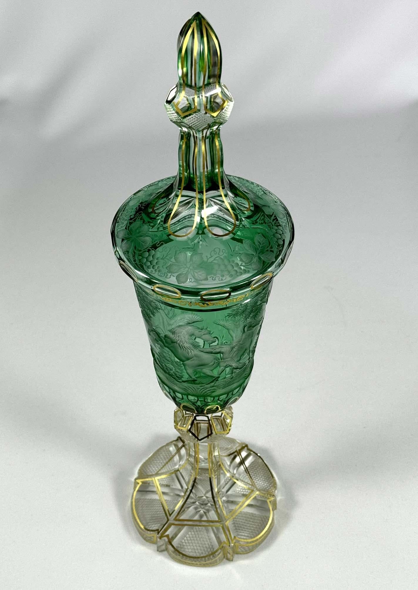 Copa de cristal superpuesto, tallado, dorado con grabado de caballos. Trabajo a medida. en venta 5