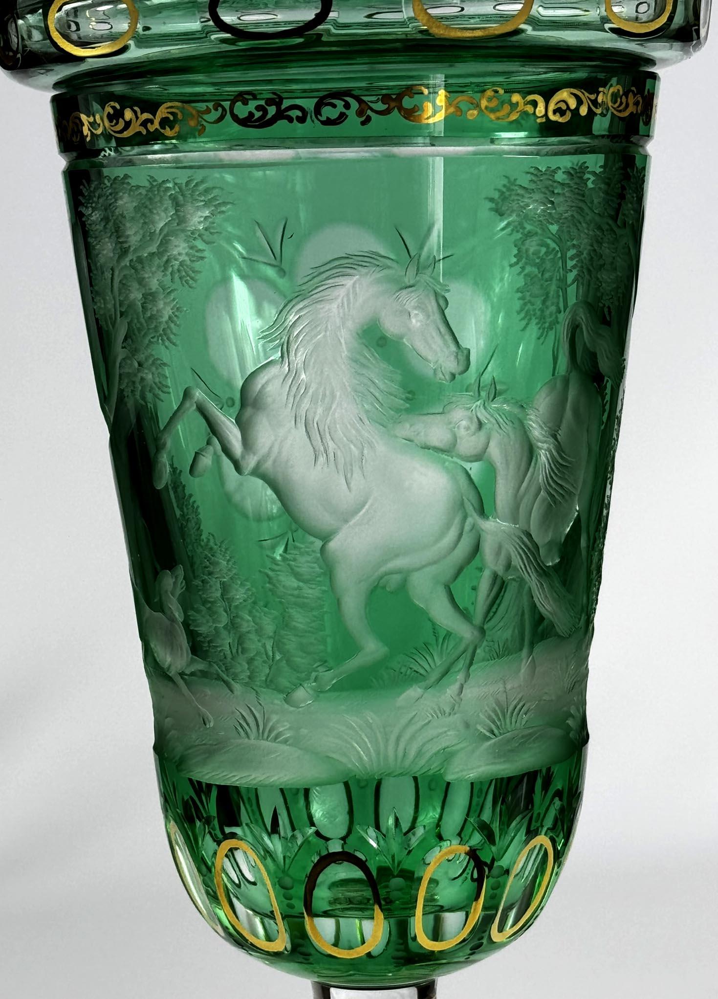 Copa de cristal superpuesto, tallado, dorado con grabado de caballos. Trabajo a medida. en venta 1