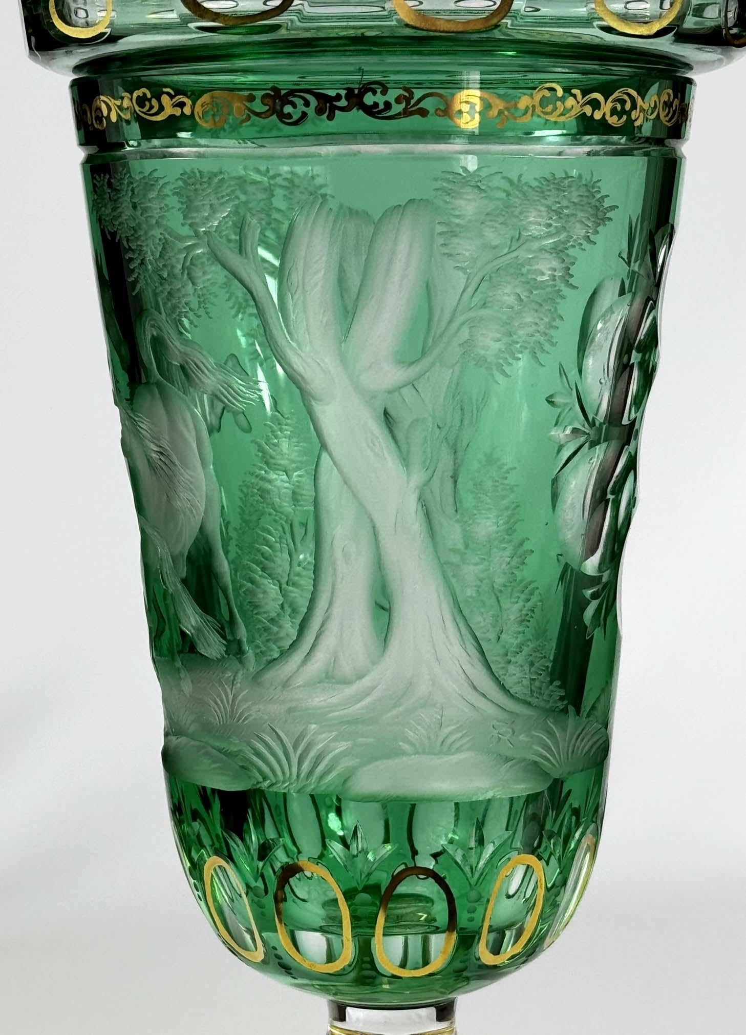 Copa de cristal superpuesto, tallado, dorado con grabado de caballos. Trabajo a medida. en venta 3