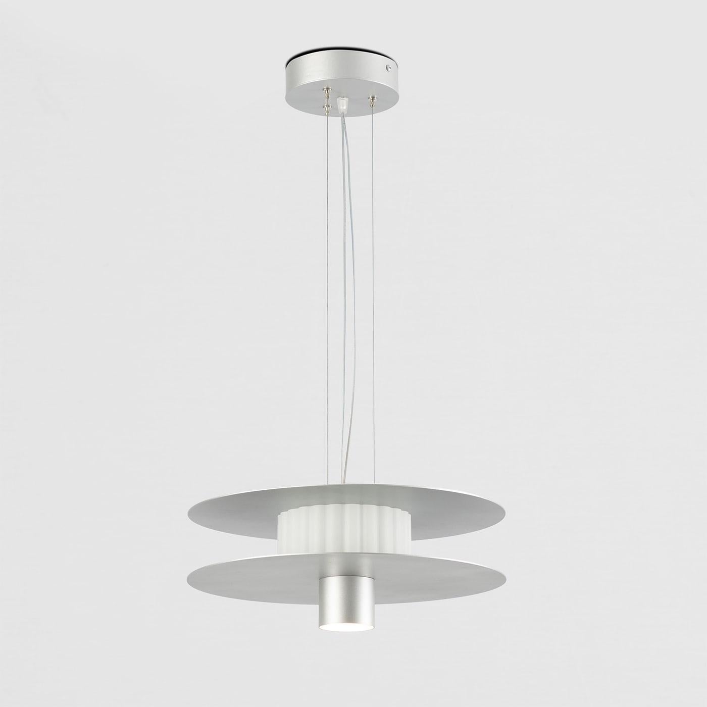 Exuding a commanding presence, this pendant lamp is sure to captivate with its striking design, sealed by two circular metal disks that contribute to a distinctive and original light diffusion. Perfect for embellishing any modern interior, it