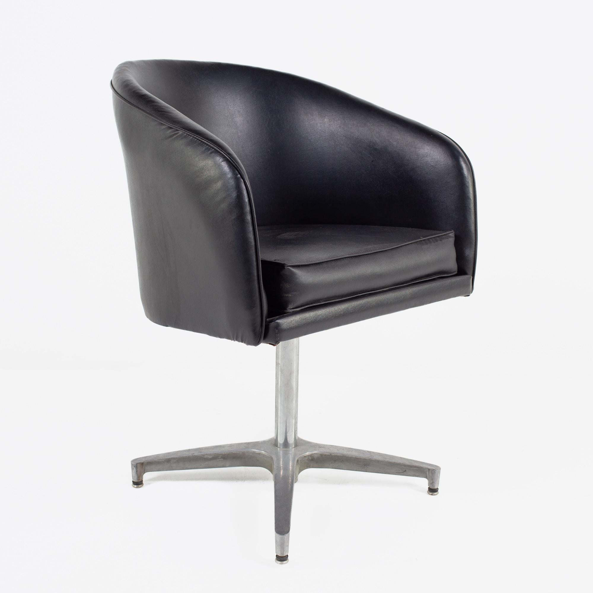 Mid-Century Modern Chaise longue d'appoint en vinyle noir mi-siècle de style Overman, lot de 6 en vente