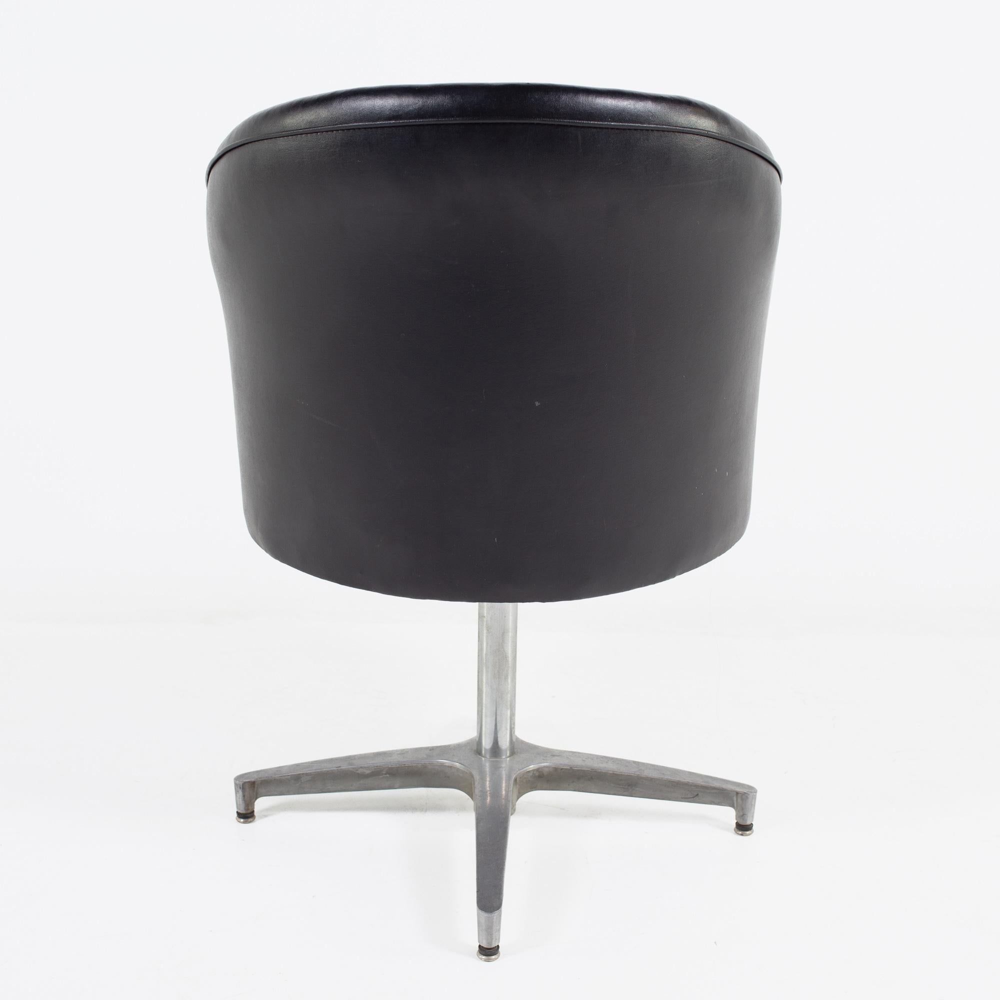 Tissu d'ameublement Chaise longue d'appoint en vinyle noir mi-siècle de style Overman, lot de 6 en vente