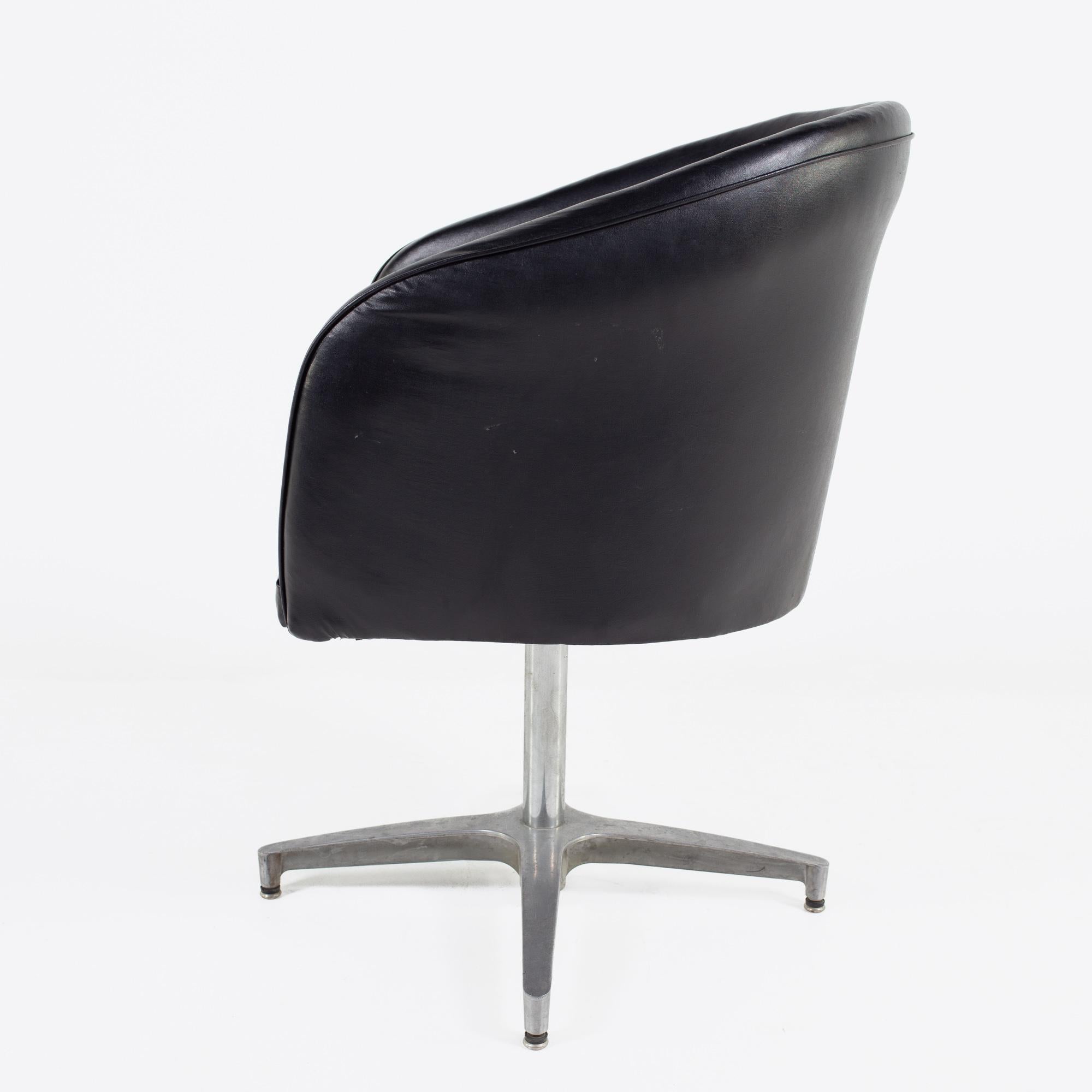 Chaise longue d'appoint en vinyle noir mi-siècle de style Overman, lot de 6 en vente 1
