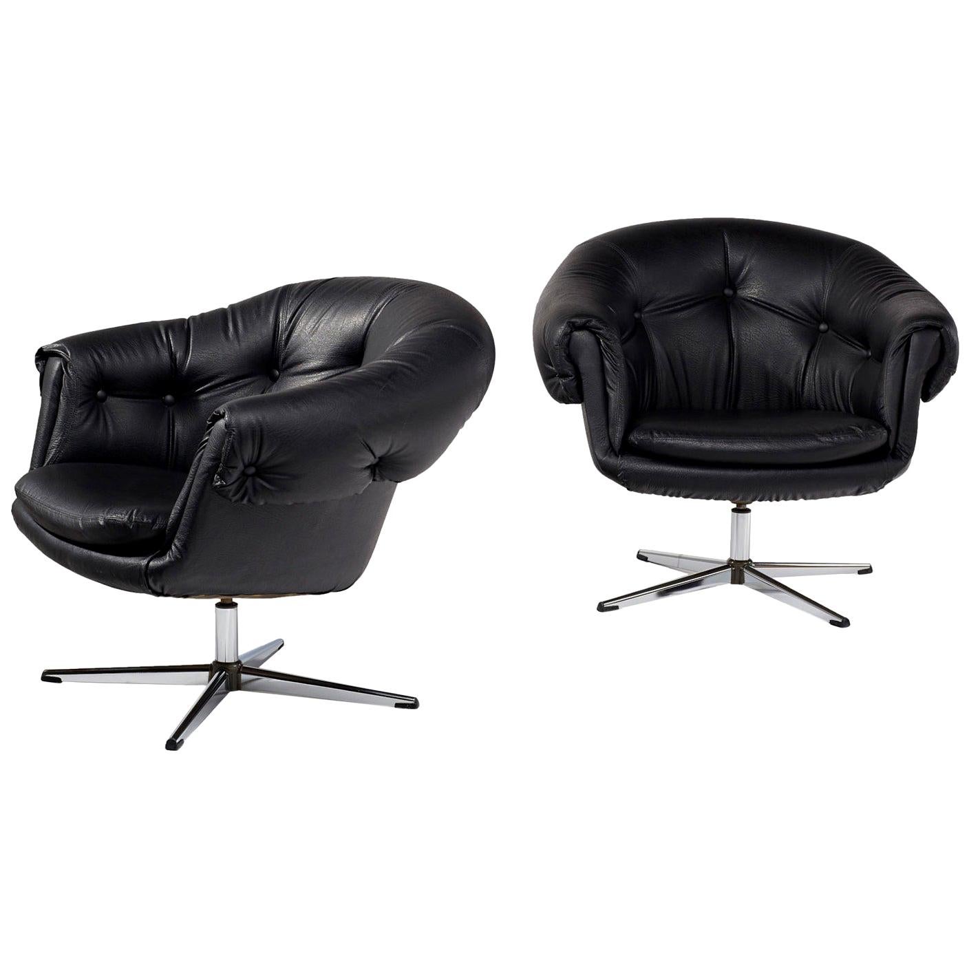 Iconic retro pod chairs in black vinyl, four-star base... similar to Swedish producer Overman. Use them as armchairs in the living room or as your desk chair. Unique button tufting give these chairs a touch of glamour. 

Vinyl and leather are in