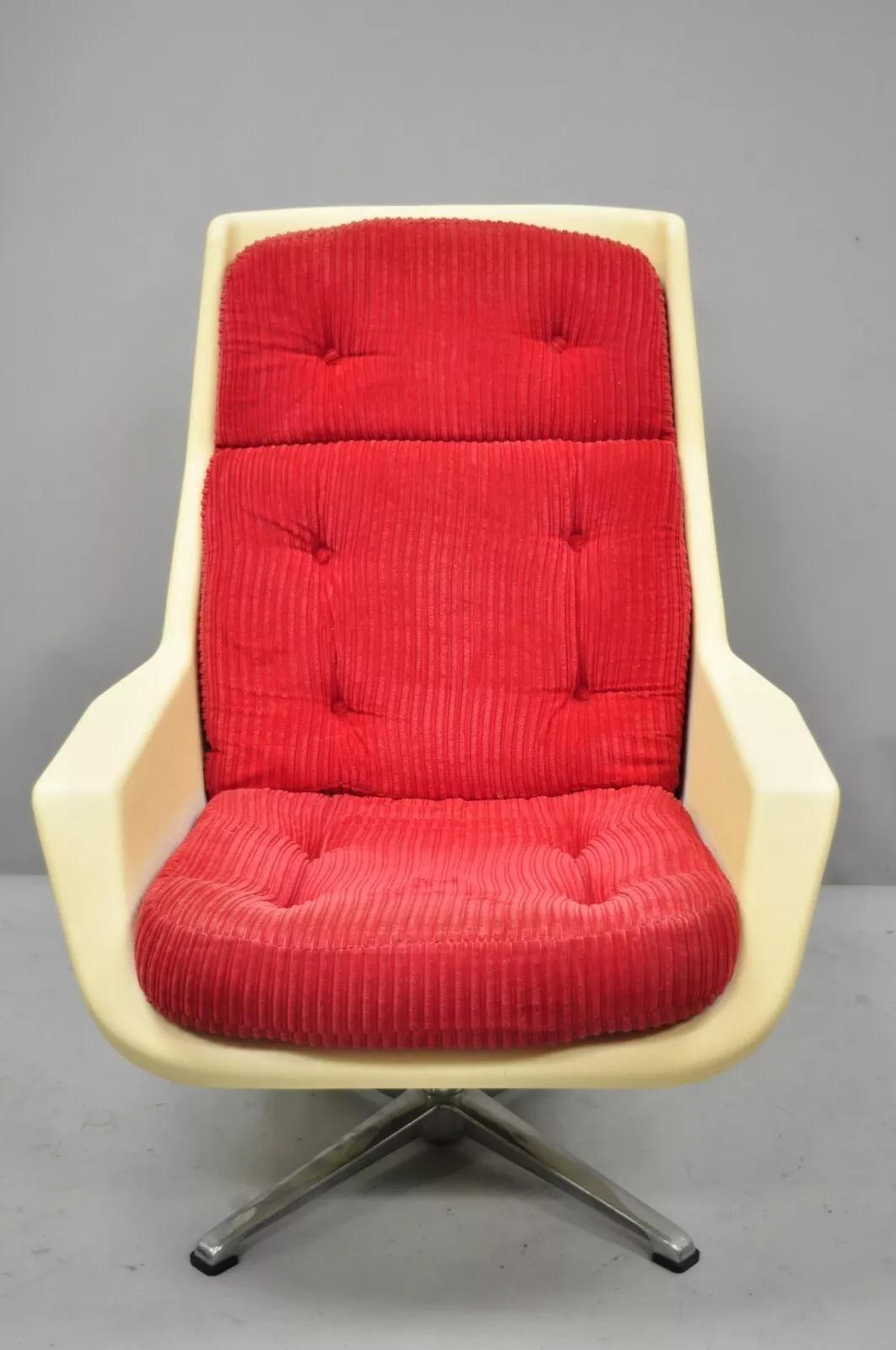 Overman Sweden Mid Century Modern Molded Plastic Swivel Tilt Lounge Chair For Sale 2
