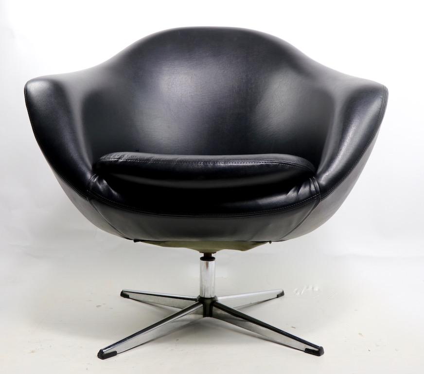 Mid-Century Modern Overman Swivel Chair in Black