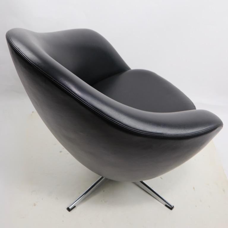 Overman Swivel Chair in Black For Sale at 1stDibs