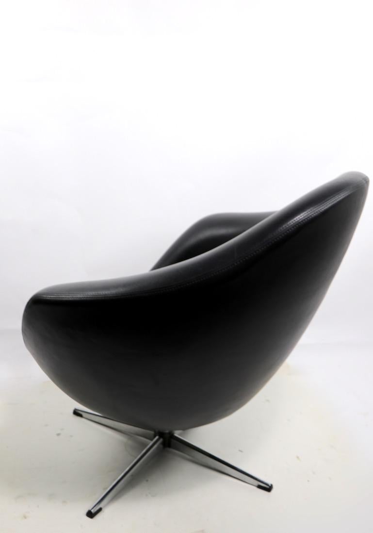 Upholstery Overman Swivel Chair in Black