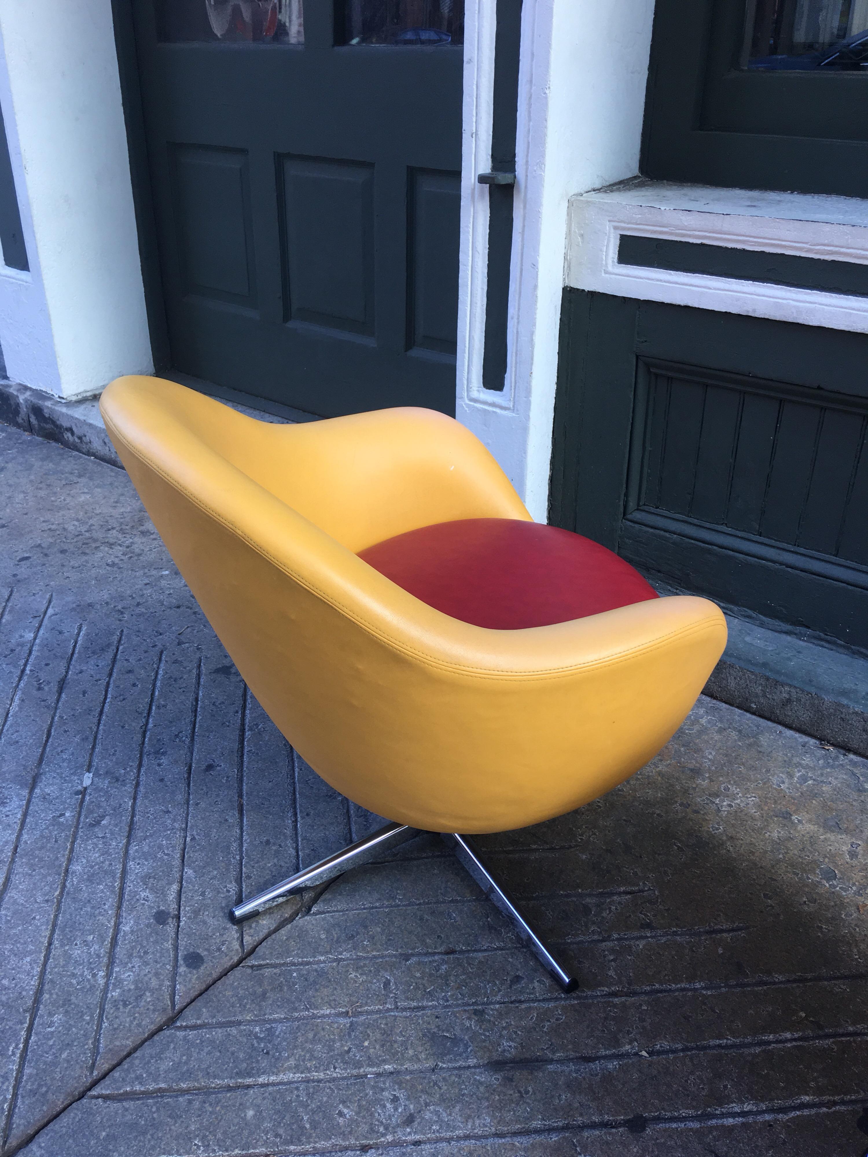 Overman Swivel Chairs In Good Condition In Philadelphia, PA