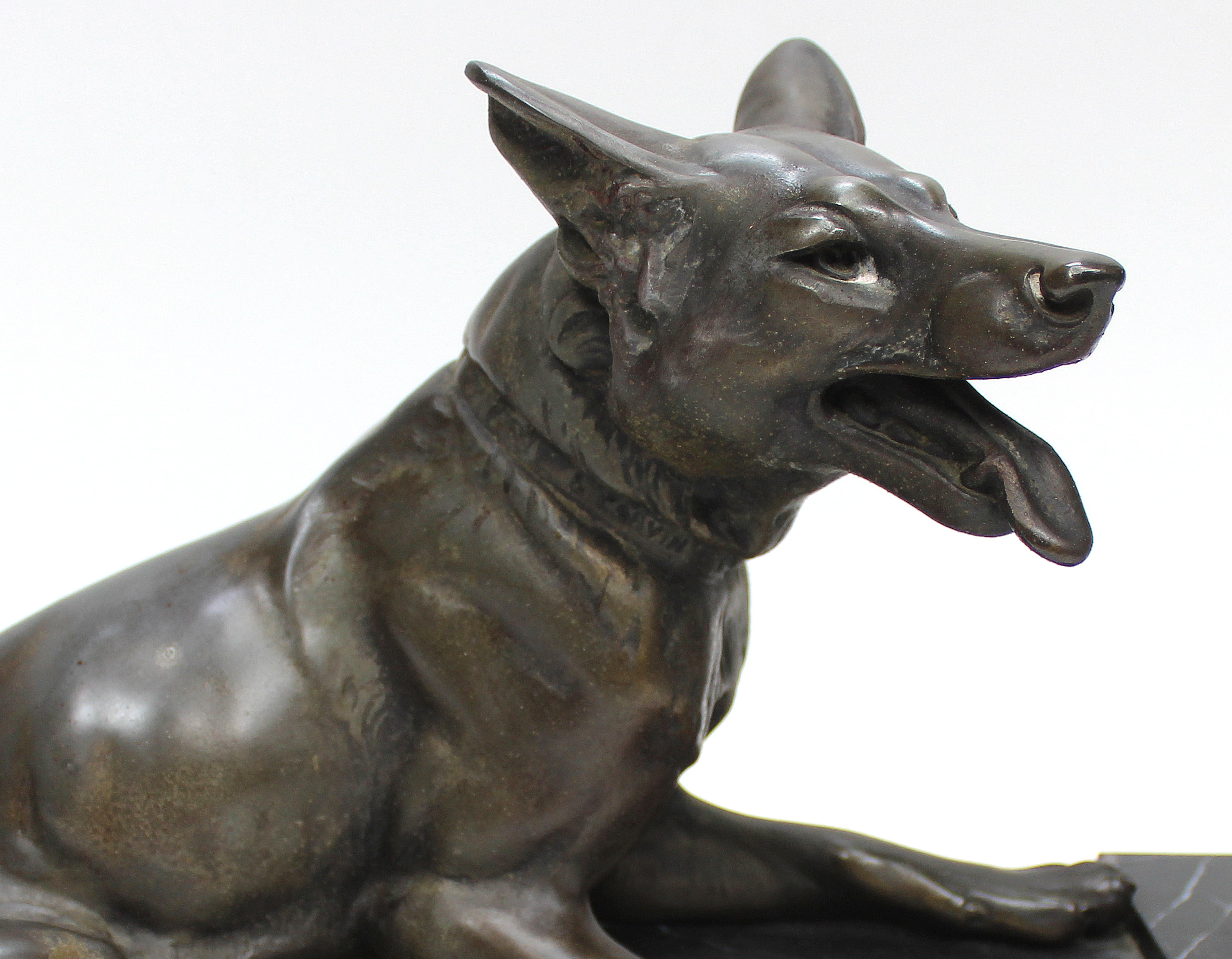 Louis-Albert Carvin Dog Animalier Art Deco Sculpture in Marble and Bronze  In Good Condition In Miami, FL