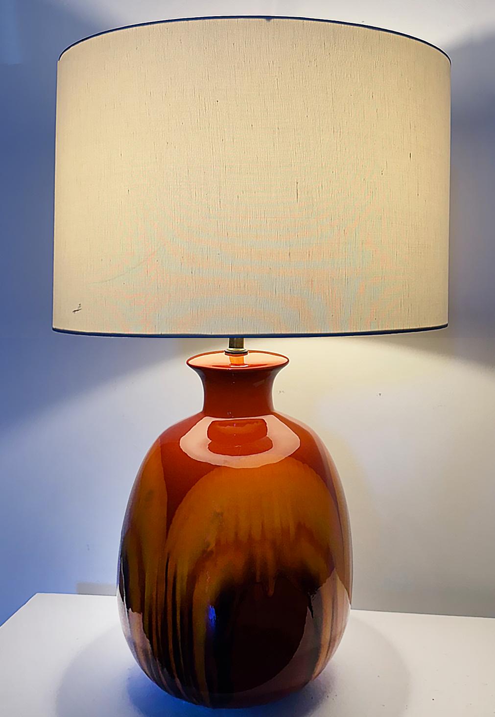 Overscale Mid-century Danish Modern Bulbous Drip Glaze Lamp Bon état - En vente à Miami, FL