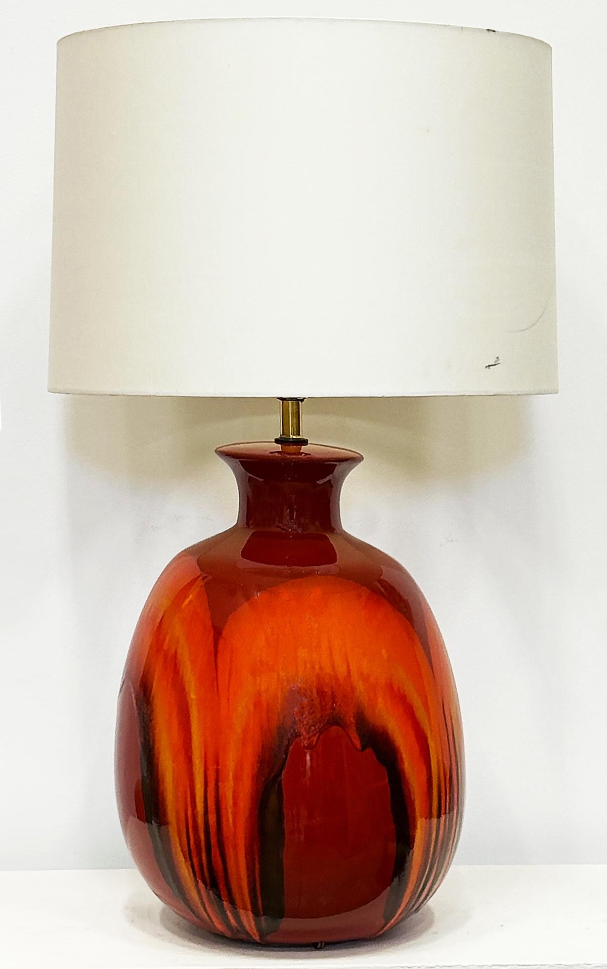 20ième siècle Overscale Mid-century Danish Modern Bulbous Drip Glaze Lamp en vente