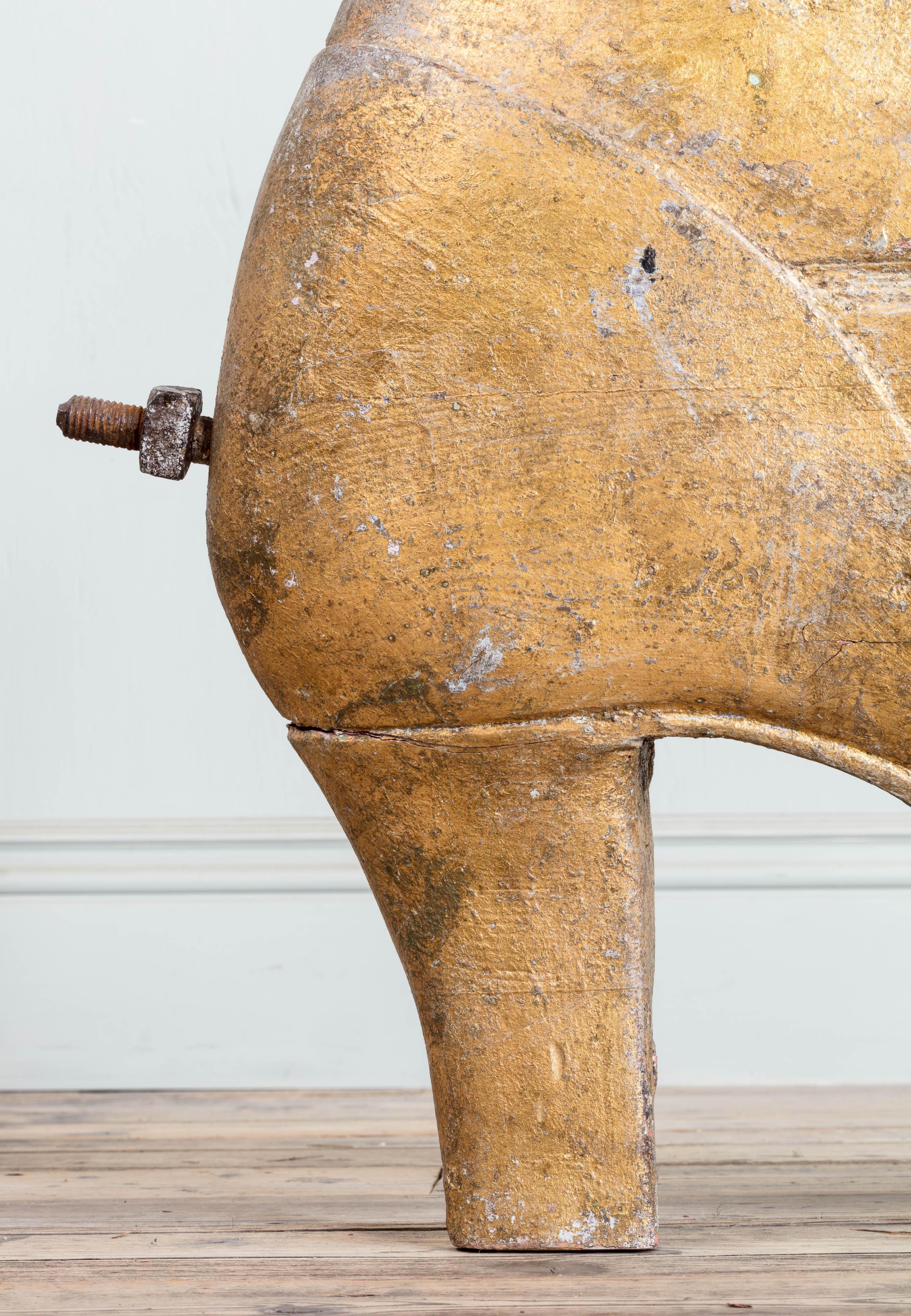 XIXe siècle Chaussure surdimensionnée en bois doré, 19e siècle en vente