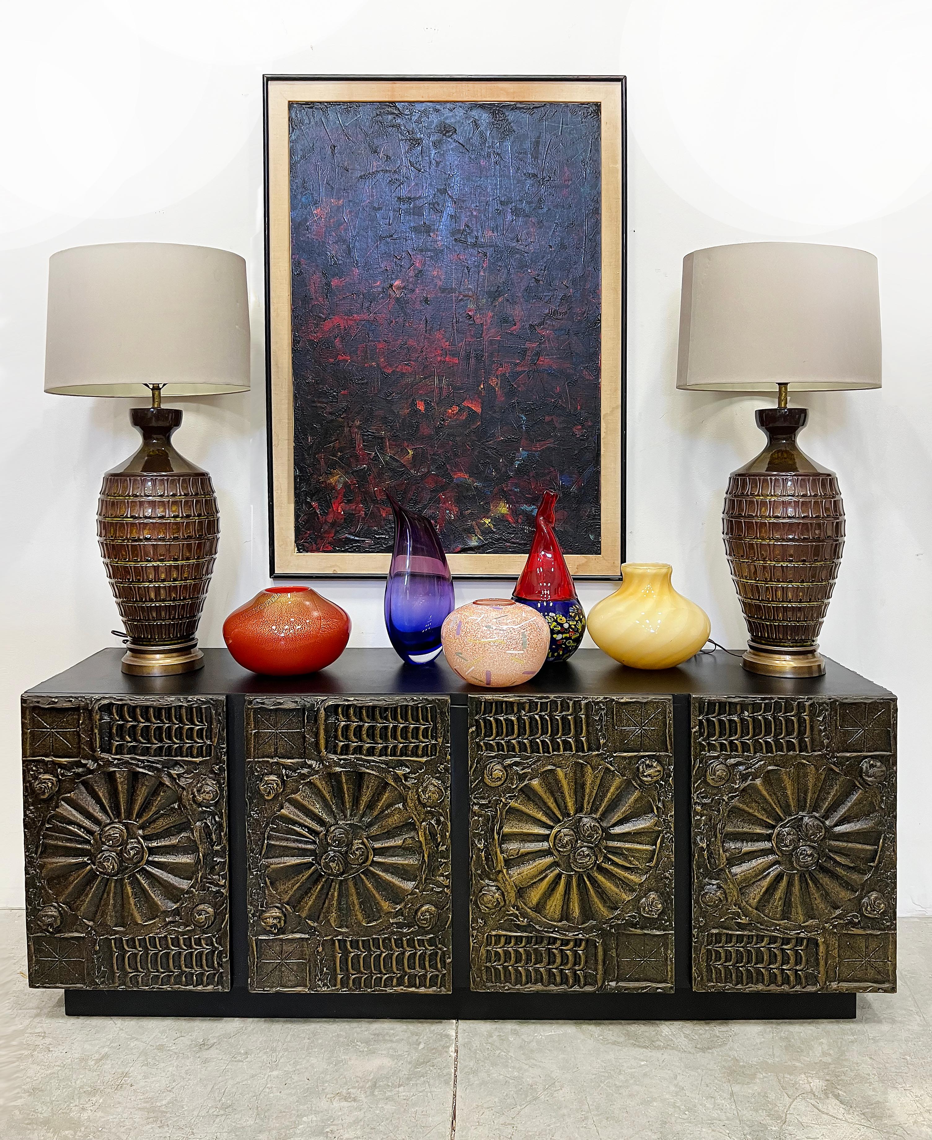 Paire de lampes de table en céramique émaillée du milieu du siècle dernier

Nous proposons à la vente une paire de lampes en céramique de style moderne du milieu du siècle, émaillées d'une riche couleur chocolat foncé.  La glaçure de fond est vert