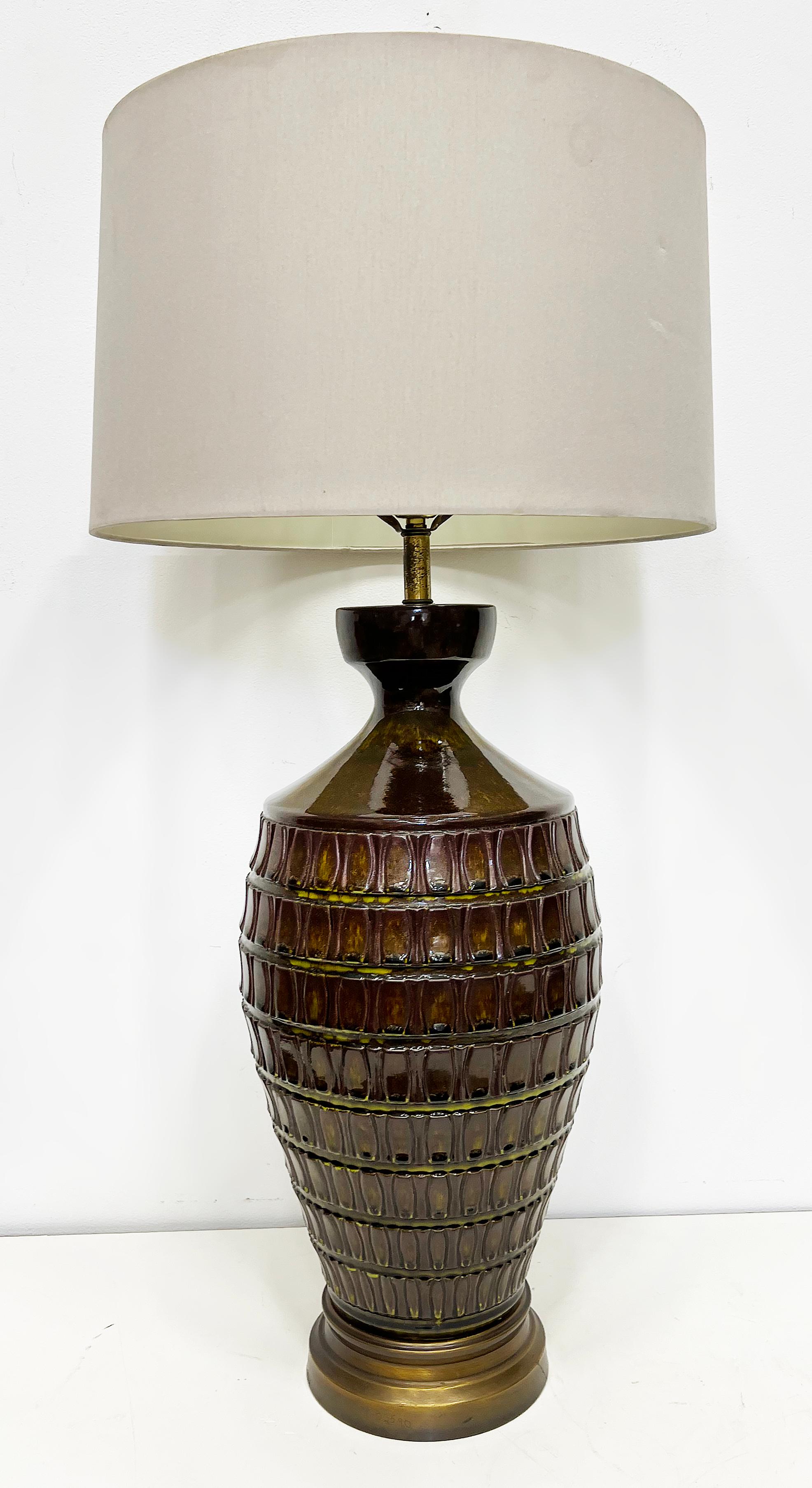 Mid-Century Modern Paire de lampes de table en céramique émaillée du milieu du siècle dernier en vente