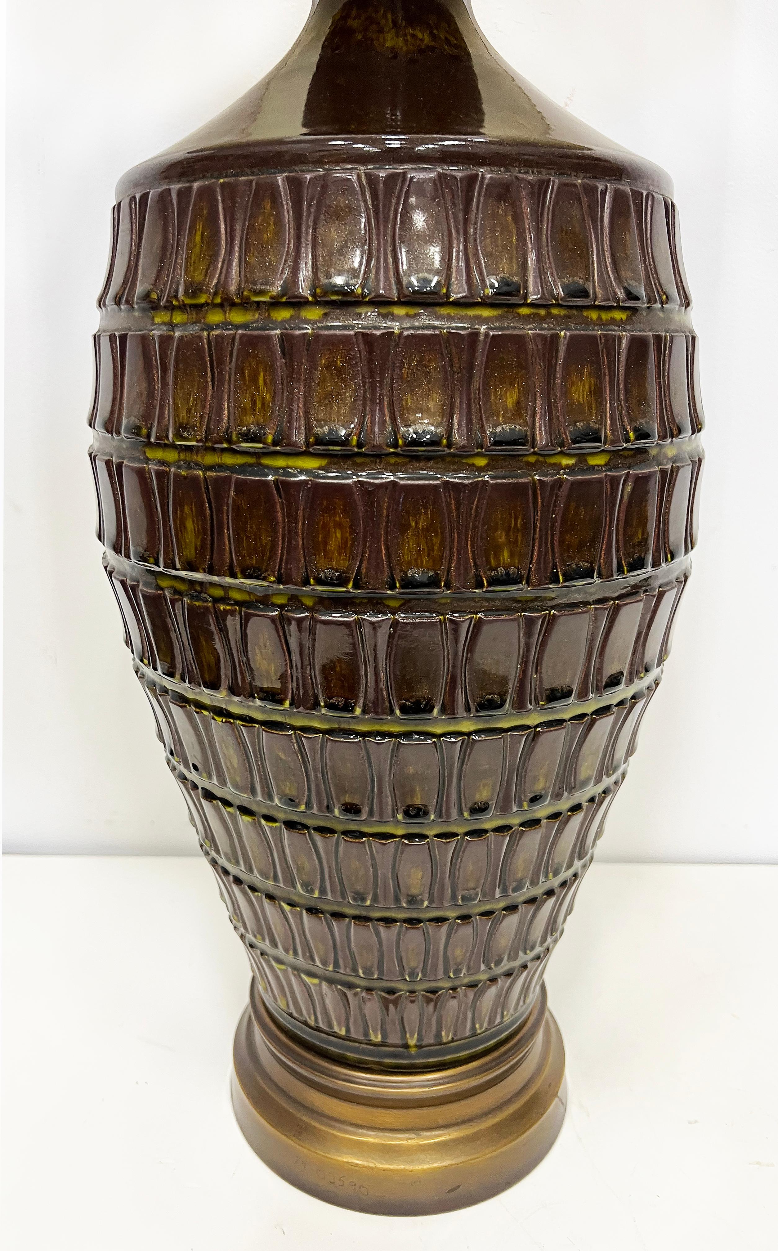 Américain Paire de lampes de table en céramique émaillée du milieu du siècle dernier en vente