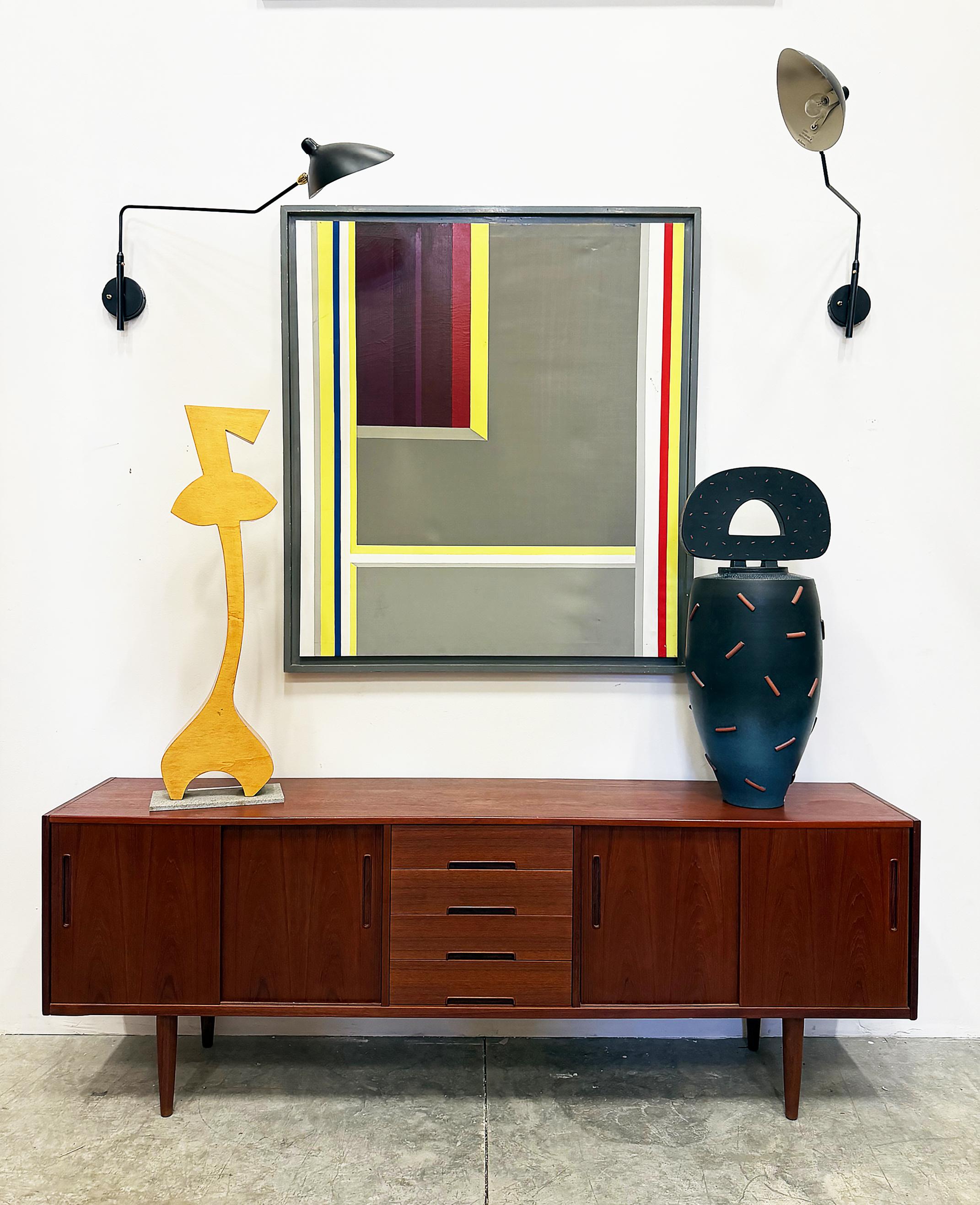 Overscale Hard-Edge Abstract Painting after Ilya Bolotowsky, Signed Whiniak 


Offered for sale is a bold and graphic hard edge painting created in the style of Ilya Bolotowsky.  The painting is signed by the artist Maxine Whiniak.  The painting