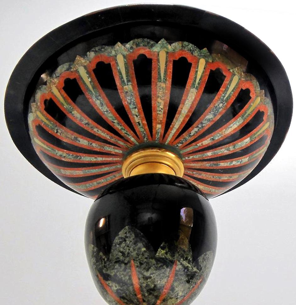 Laudarte Srl Oversale Urne aus Marmor, Bronze und Horn, Italien (Italienisch) im Angebot