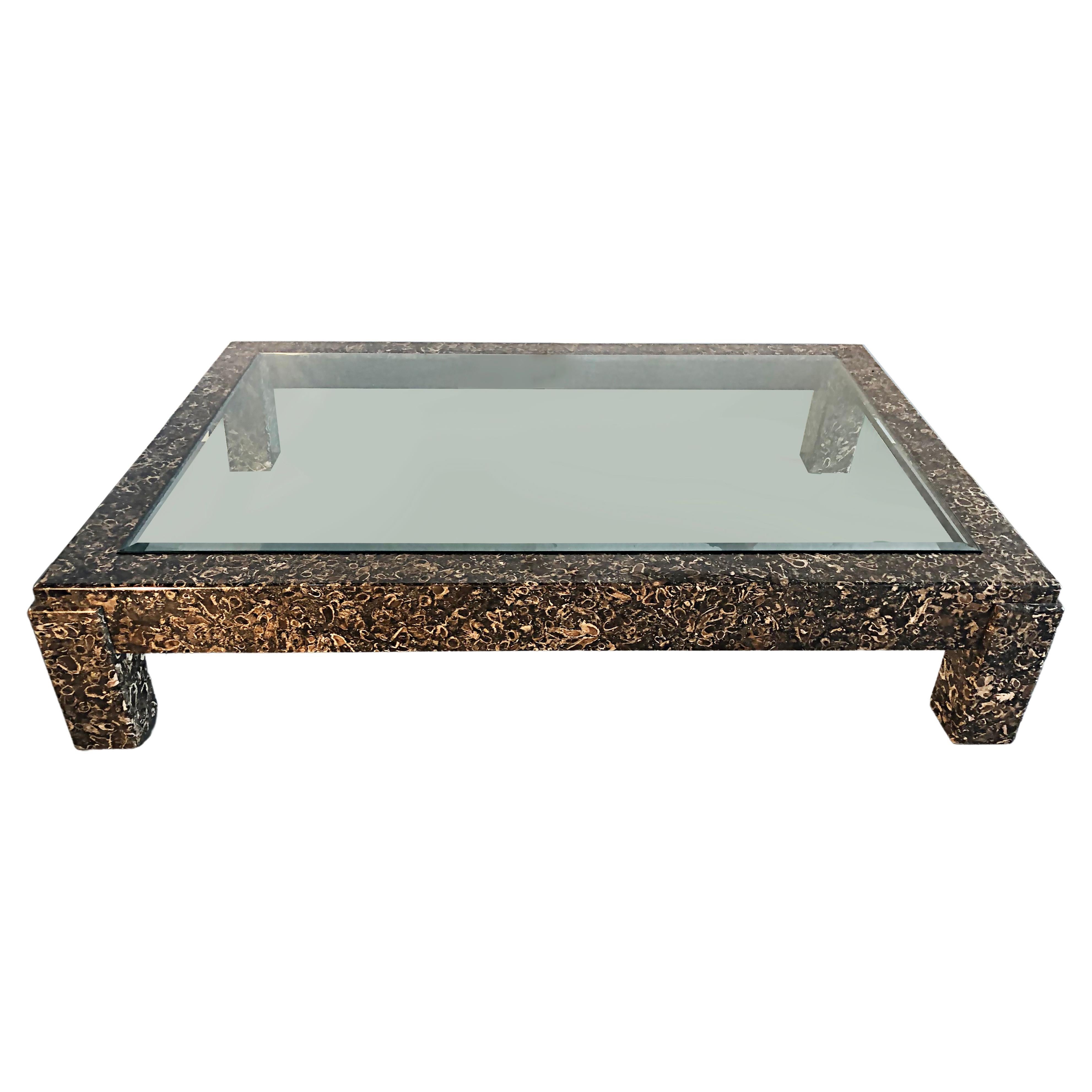 Table basse surdimensionnée en marbre avec plateau en verre encastré