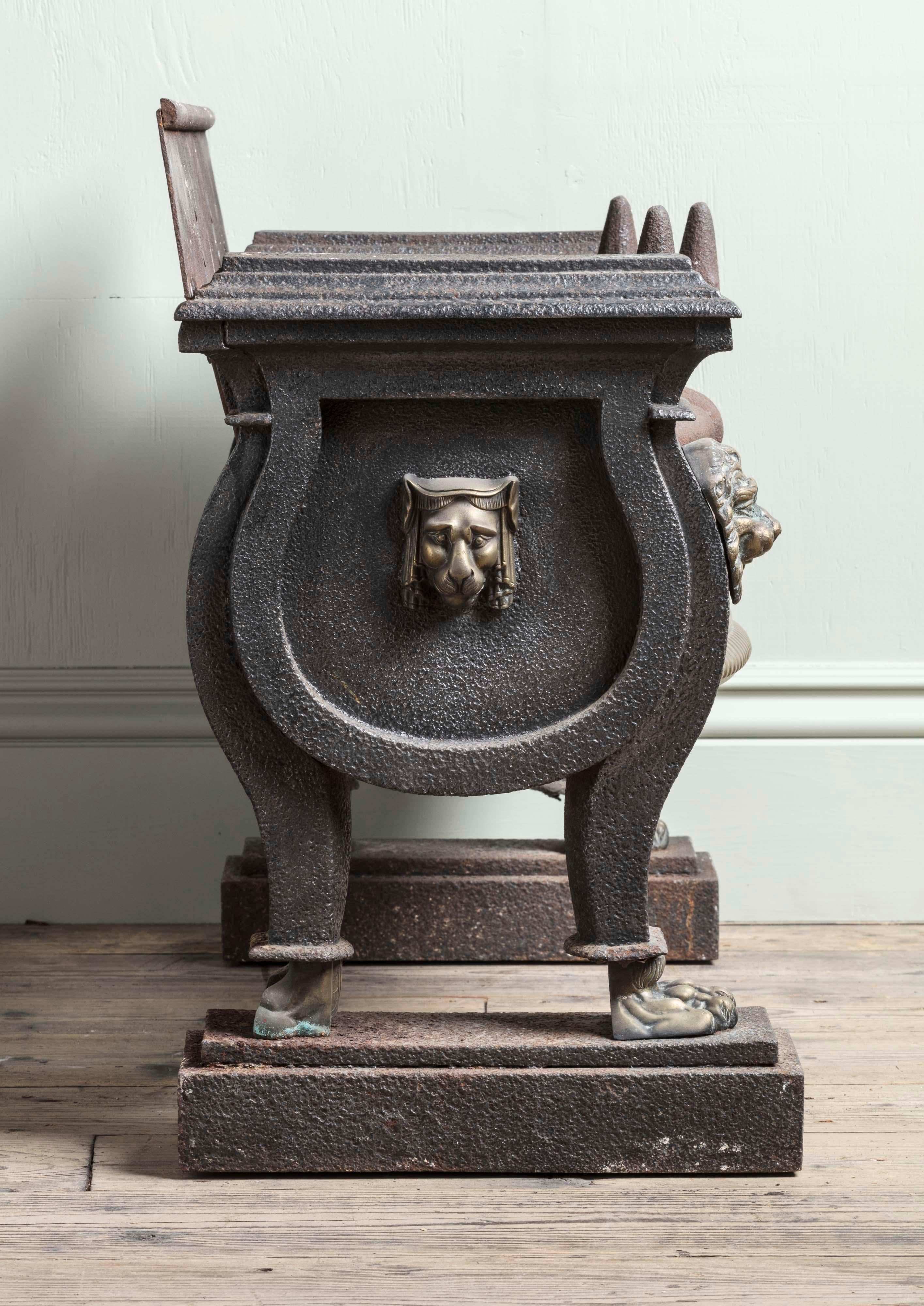 Regency Grande grille sarcophage d'époque Régence dans le style de Thomas Hope en vente