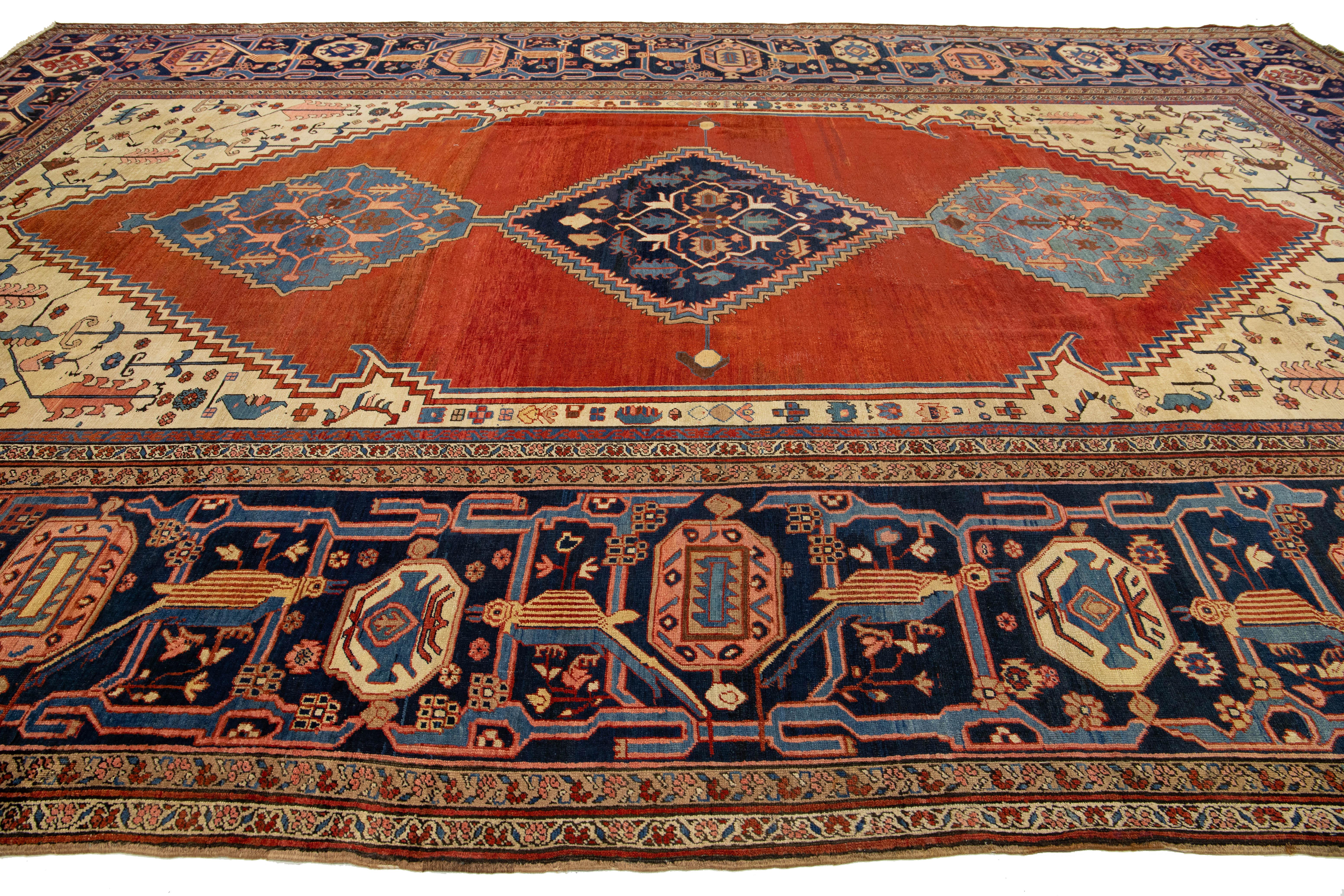 Übergroße Antike Bakshaeish Persische Wolle Teppich In Rost Mit Tribal Floral Design (19. Jahrhundert) im Angebot