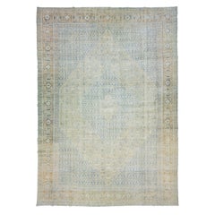 Grand tapis persan ancien en laine de Tabriz bleu avec motif floral sur toute sa surface