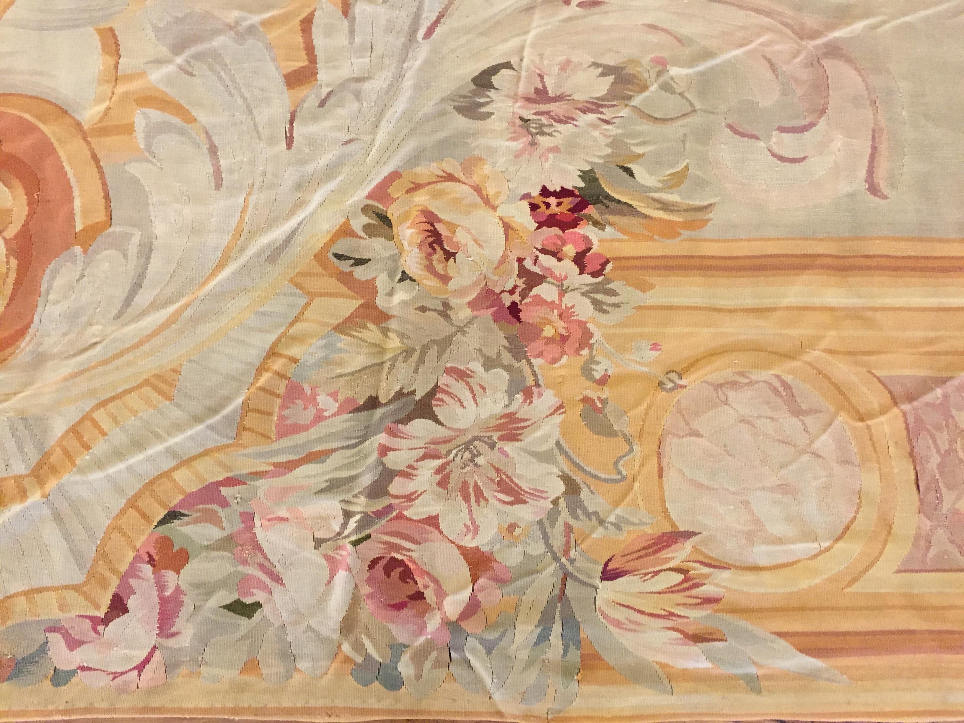 Übergroßer antiker französischer Aubusson-Teppich in Übergröße aus Gold, um 1890, 21' x 32' (Handgewebt) im Angebot